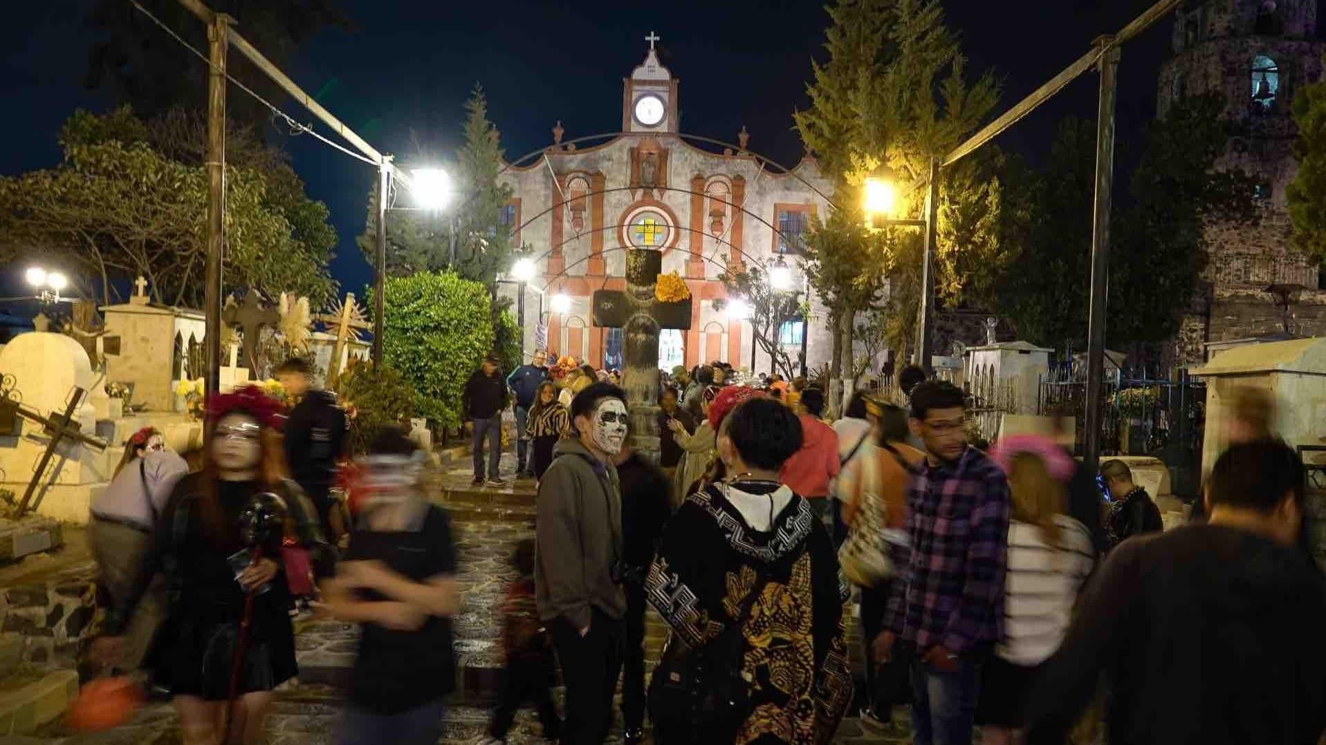 San Andrés Mixquic Despide a sus Muertos en una Emotiva Celebración de Día de Muertos