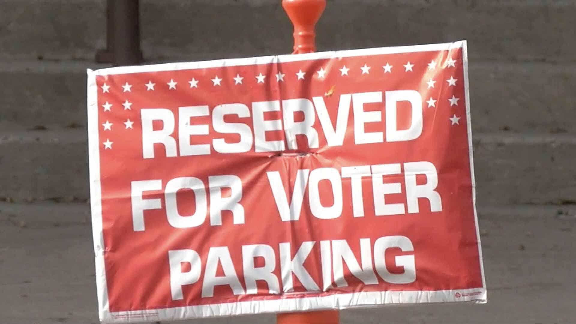 Residentes del Condado Cameron en Texas Acuden a Votar en Elecciones de Estados Unidos