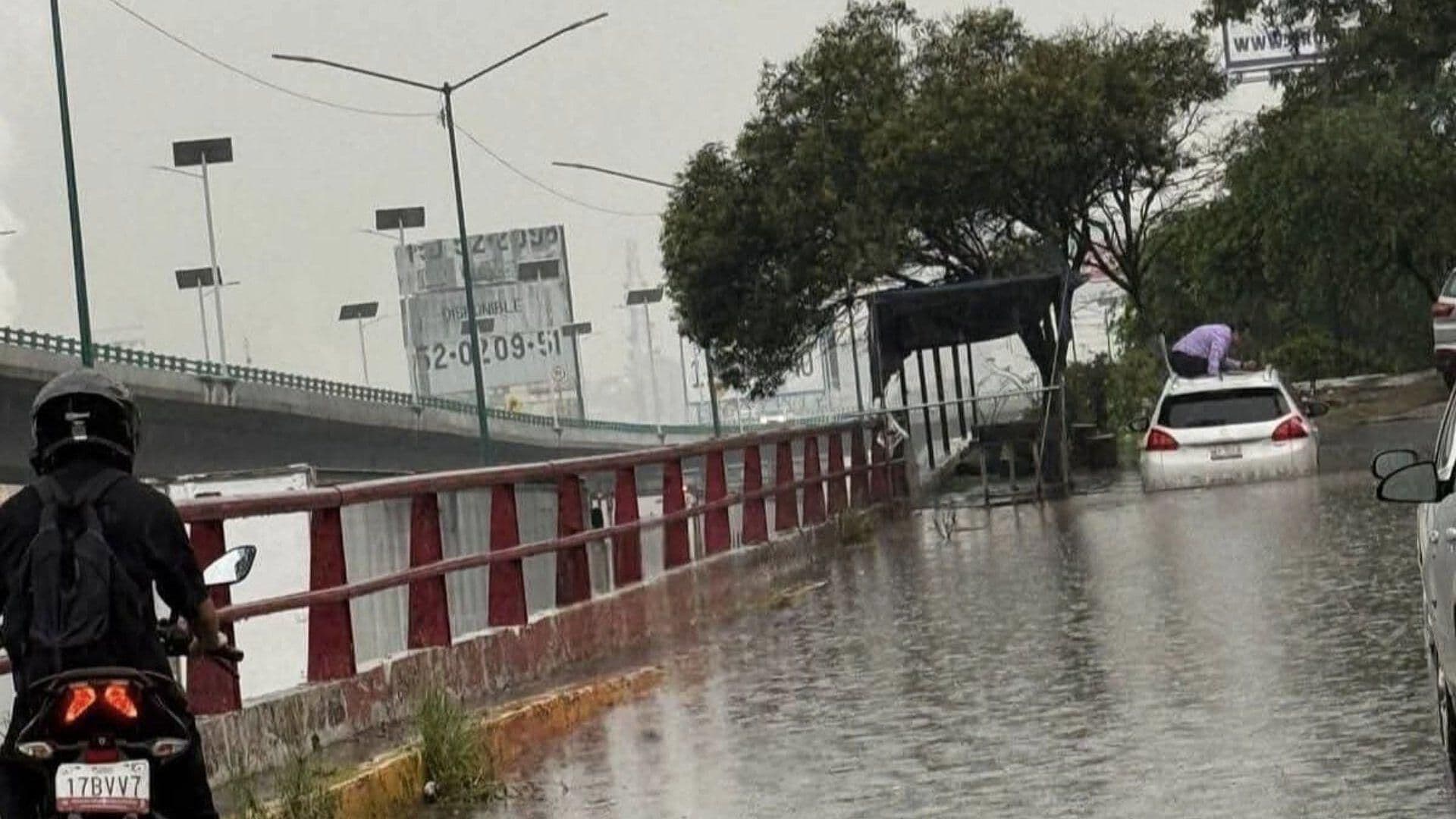 Lluvias en Tlalnepantla: Precipitaciones de Hoy Dejan Severa Inundación en Avenida Gustavo Baz en Edomex