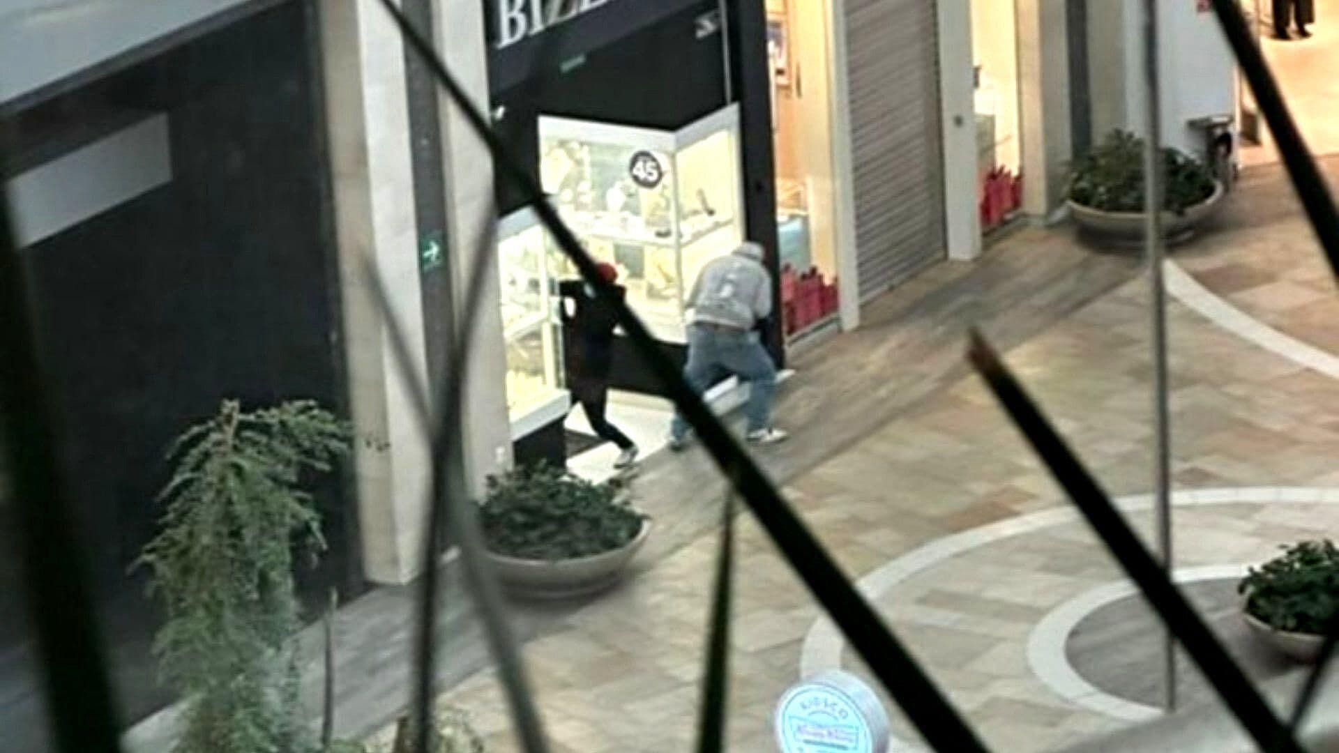 Portal San Ángel, CDMX: Así Fue el Intento de Asalto con Mazos a Joyería (VIDEO)