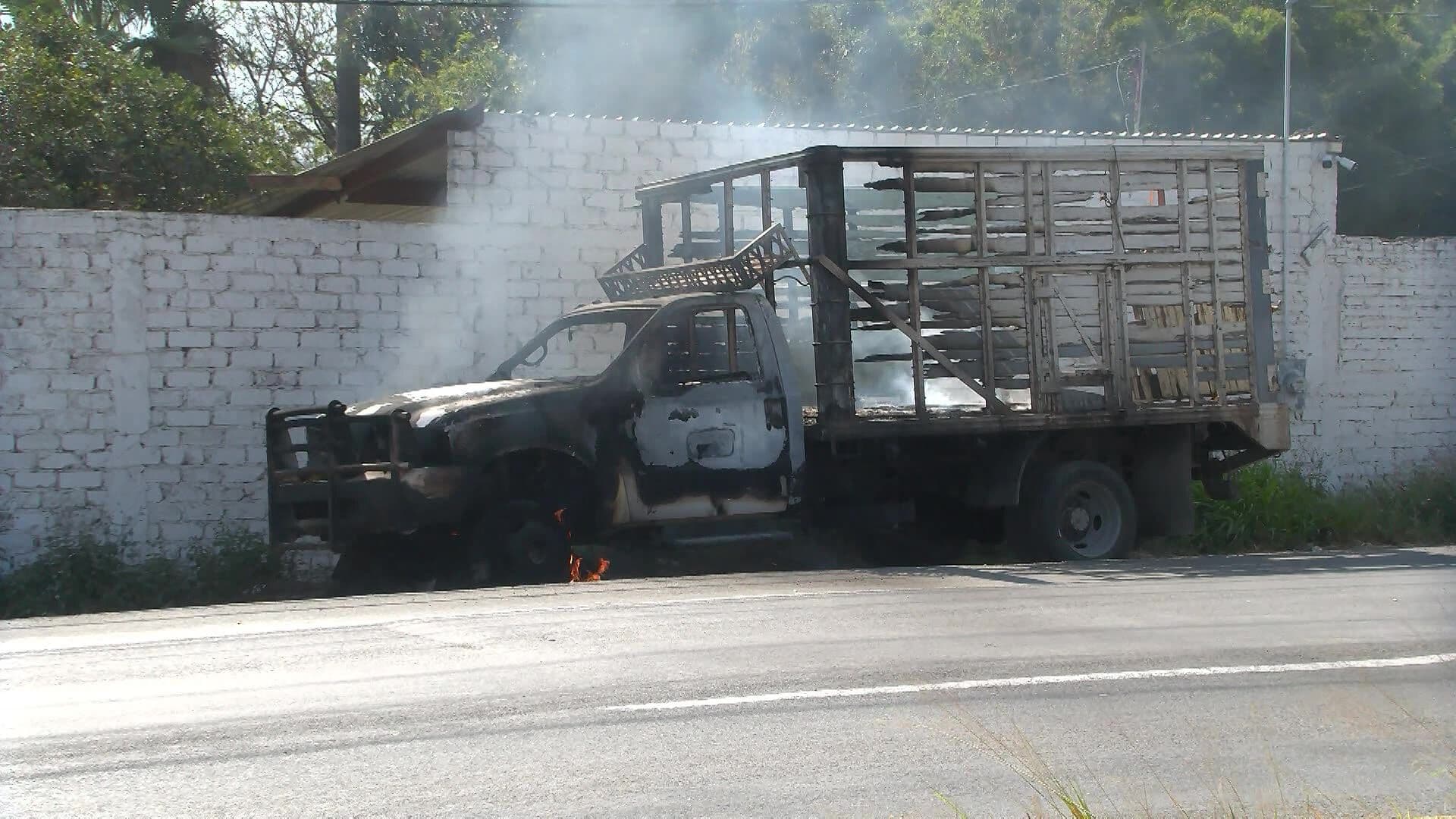 Víctima de Quema de Vehículos Relata su Experiencia en Lázaro Cárdenas, Jalisco