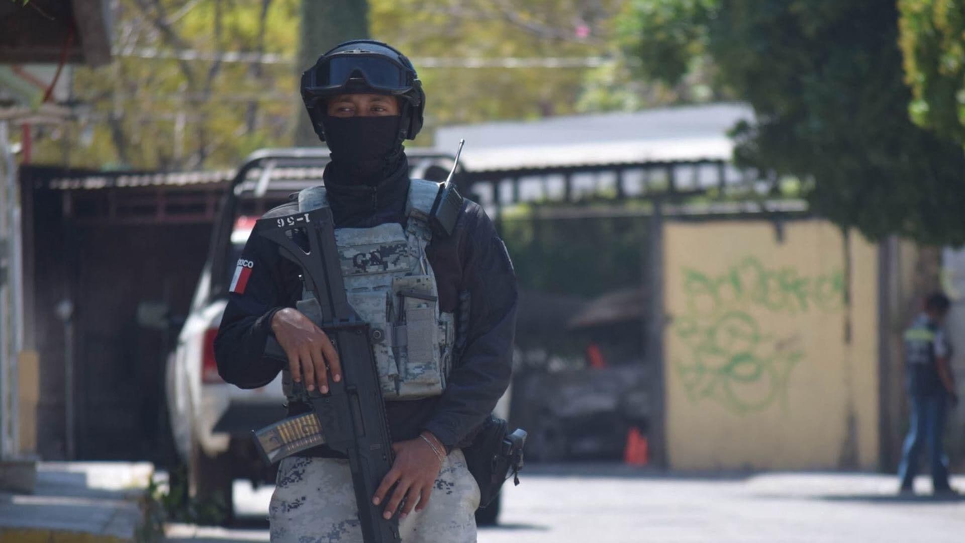 Hallan 11 Cuerpos Abandonados en una Camioneta en el Parador del Marqués, en Chilpancingo