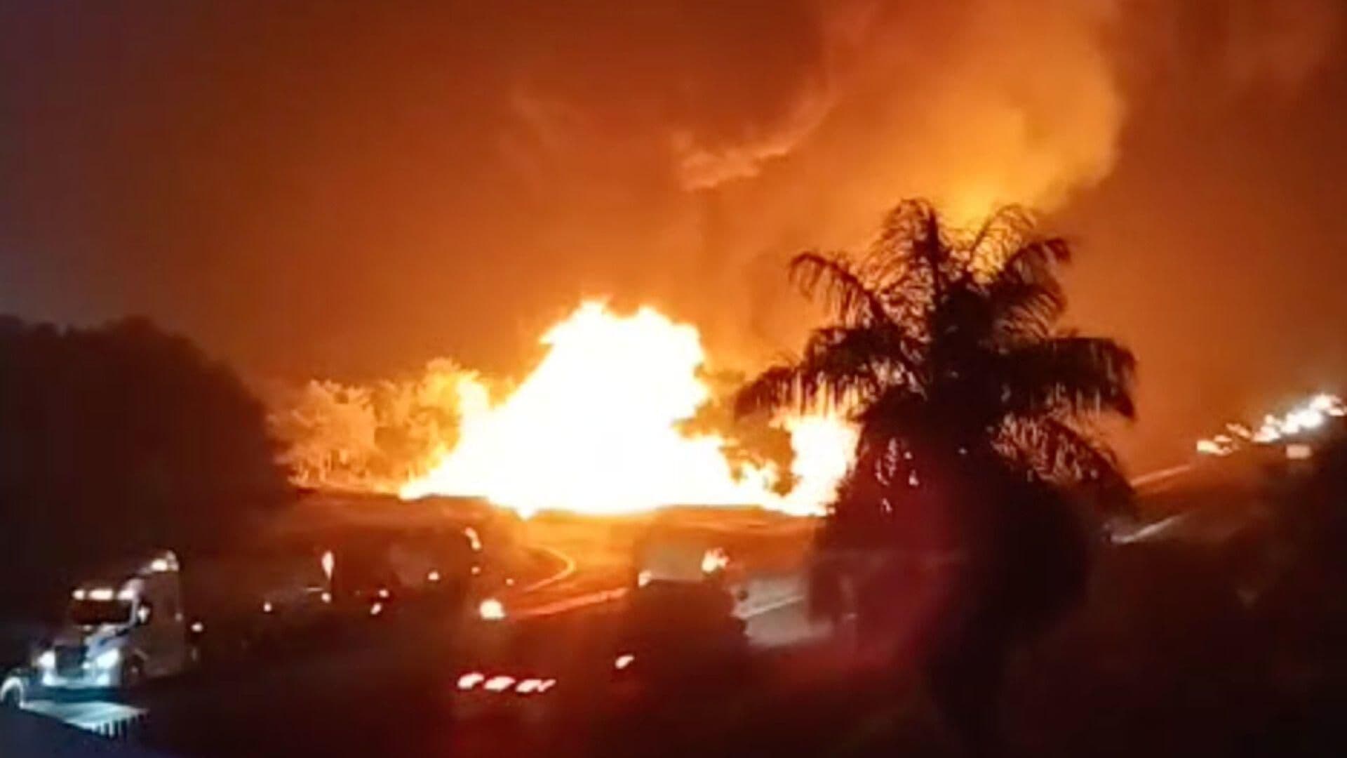 Explota y se Incendia Pipa en la Autopista La Tinaja-Isla