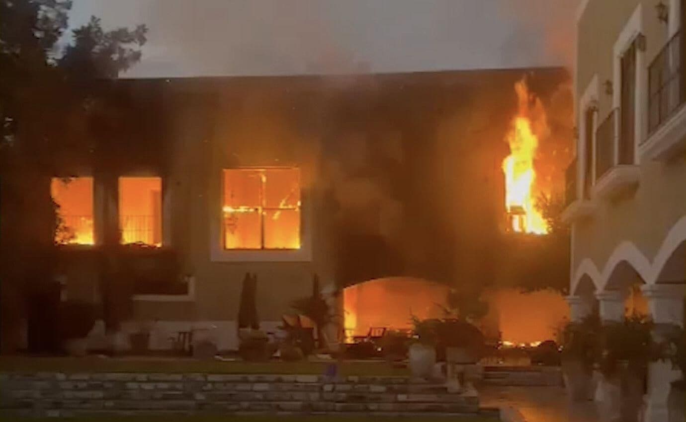 Incendio Consume Histórico Hotel en Parras de la Fuente