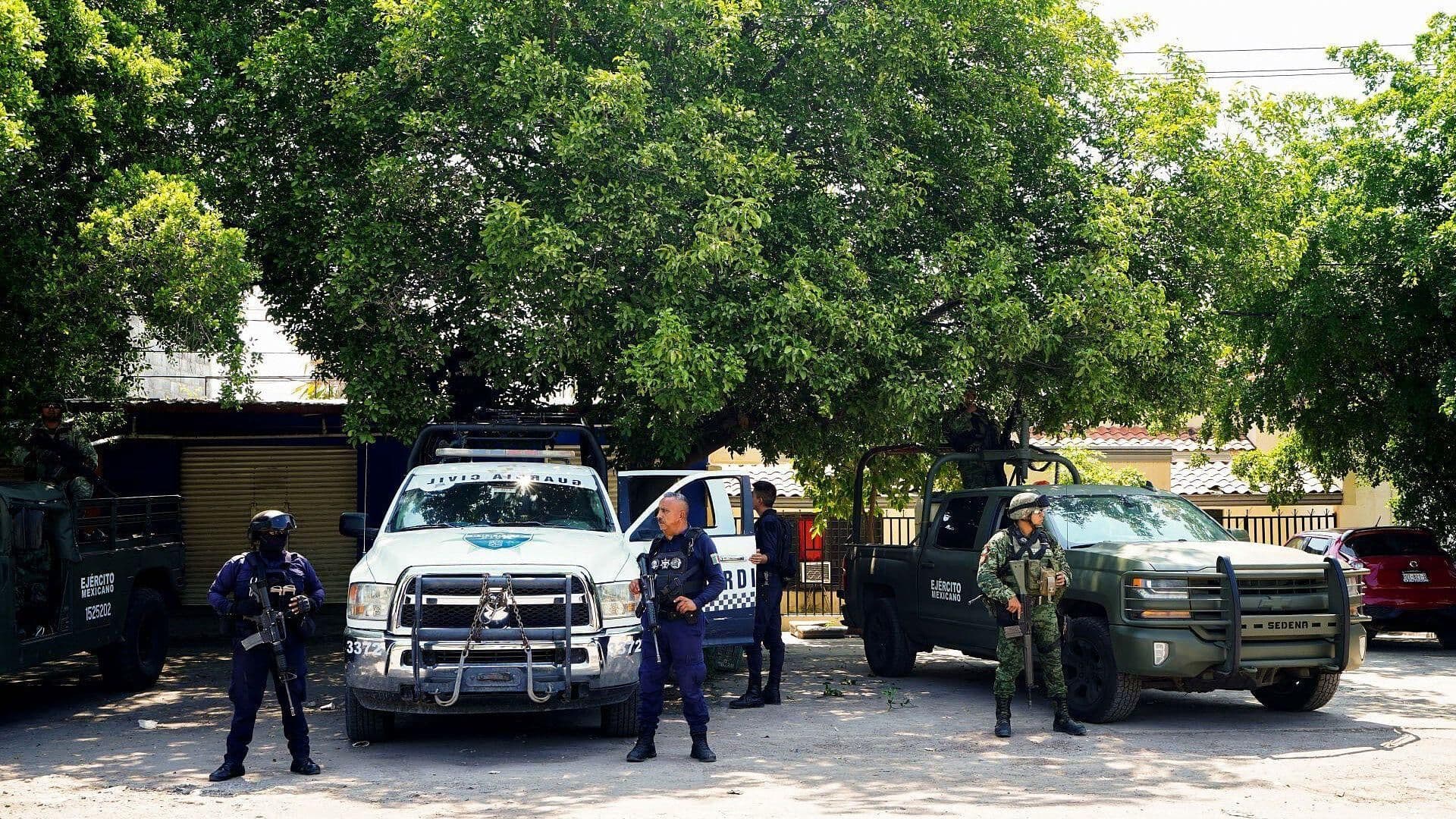 Detienen a 26 Autodefensas en La Ruana, Michoacán