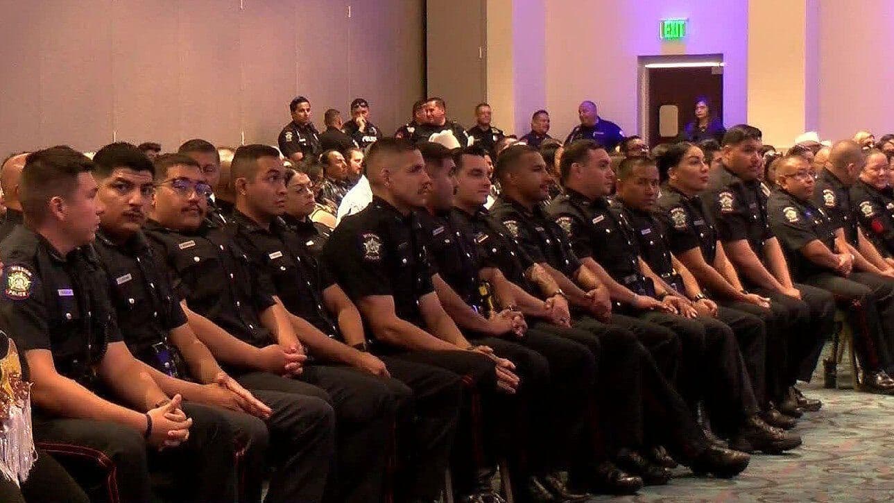 Dan la Bienvenida a Elementos de Policía en Mission, Texas