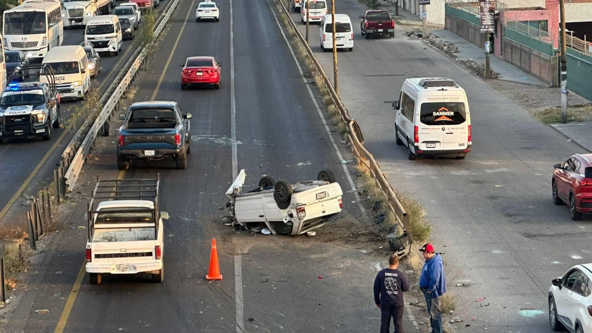 Volcadura en la Comunidad de Margaritas Deja Un Lesionado y Congestionamiento Vial