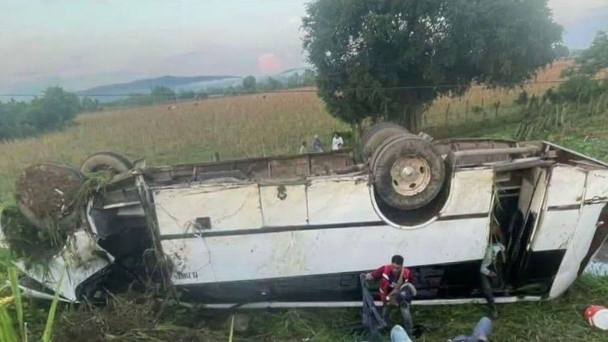 Vuelca Camión en Zacualpan, Nayarit; Hay 22 Heridos