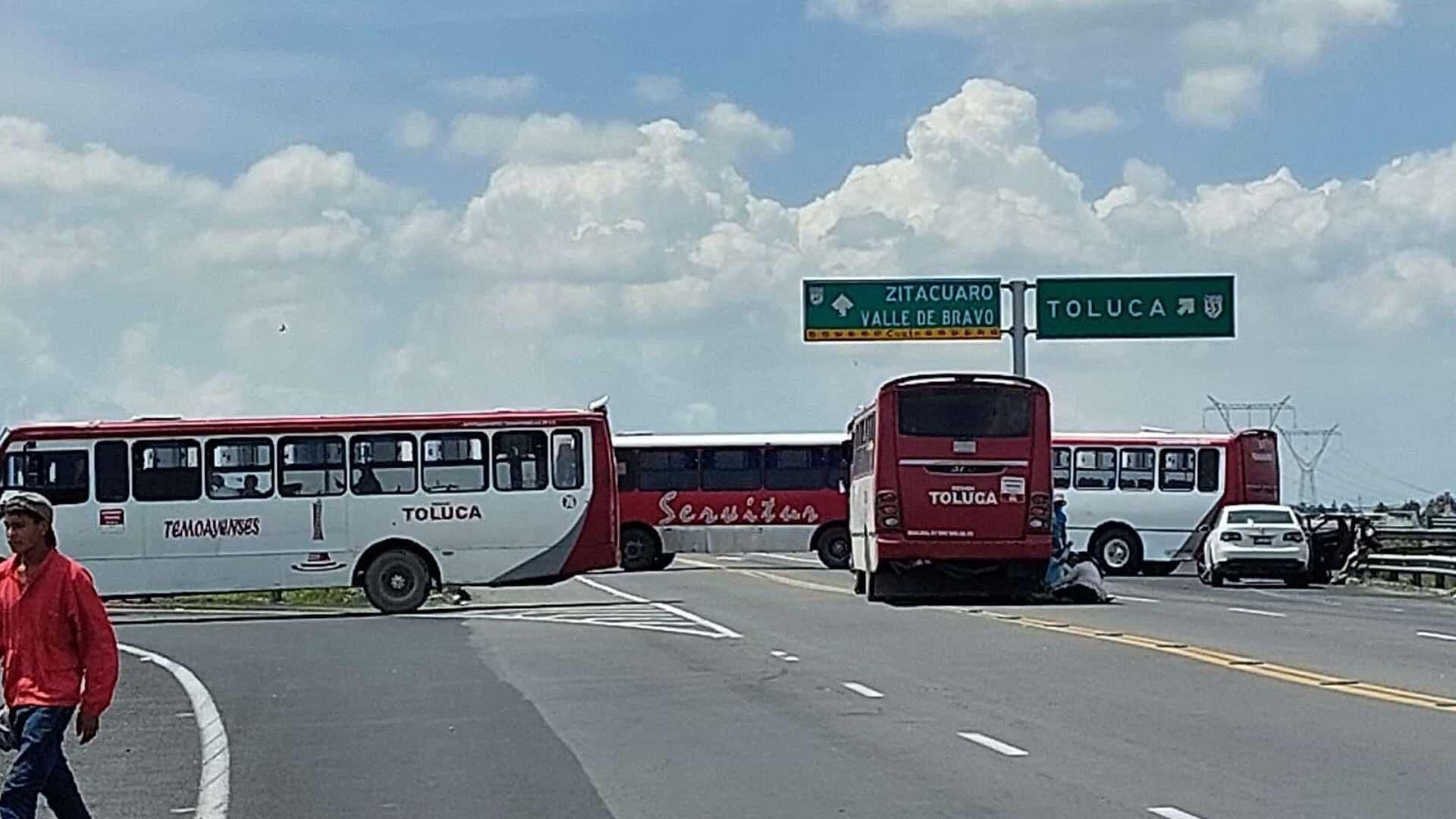 Vecinos de Temoaya Cumplen 6 Horas de Bloqueo en la Autopista Toluca-Atlacomulco