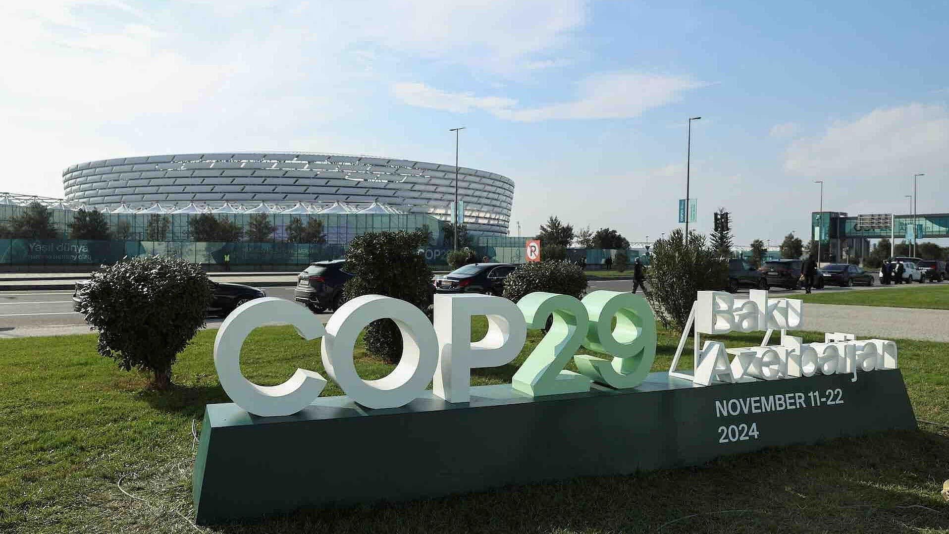 Azerbaiyán Alberga la COP29 Entre Controversia por Su Dependencia de Combustibles Fósiles
