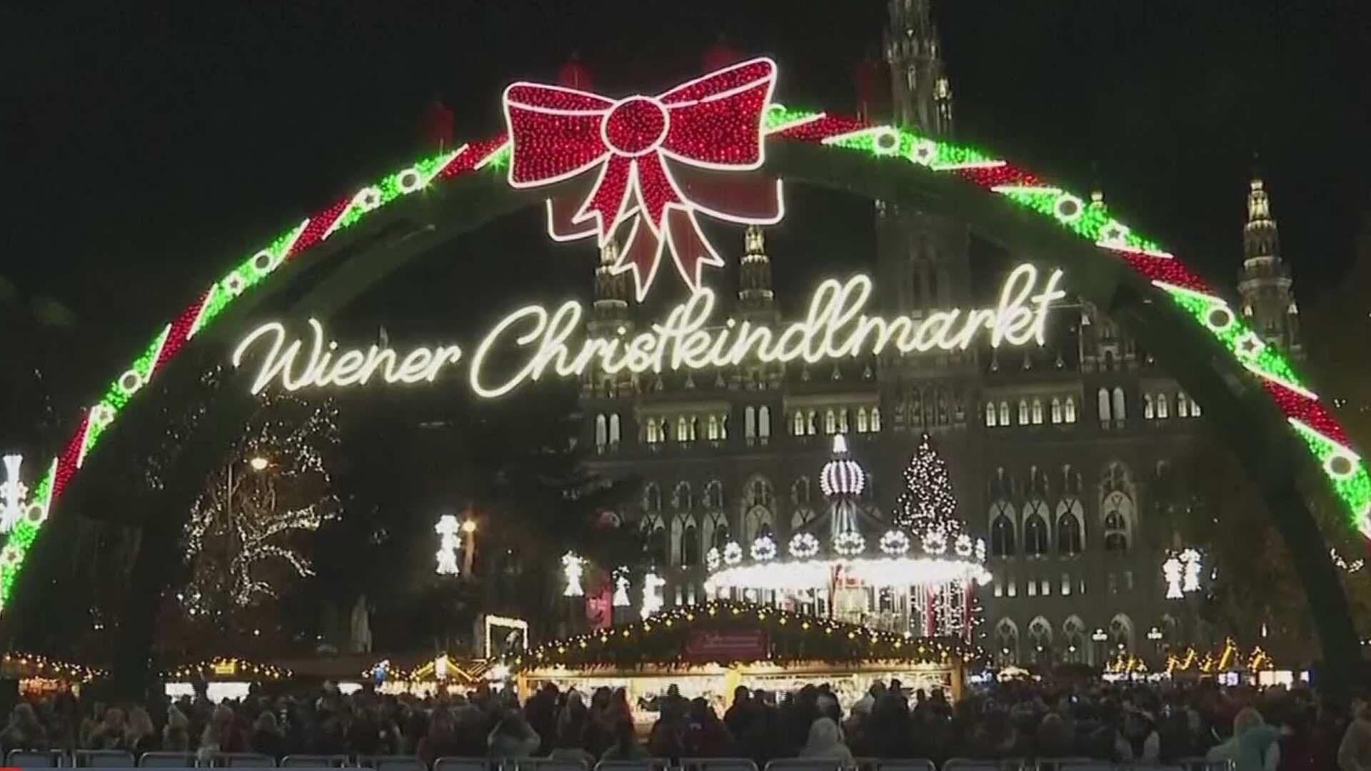 Arranca Temporada Navideña con Encendido de Árbol en Viena