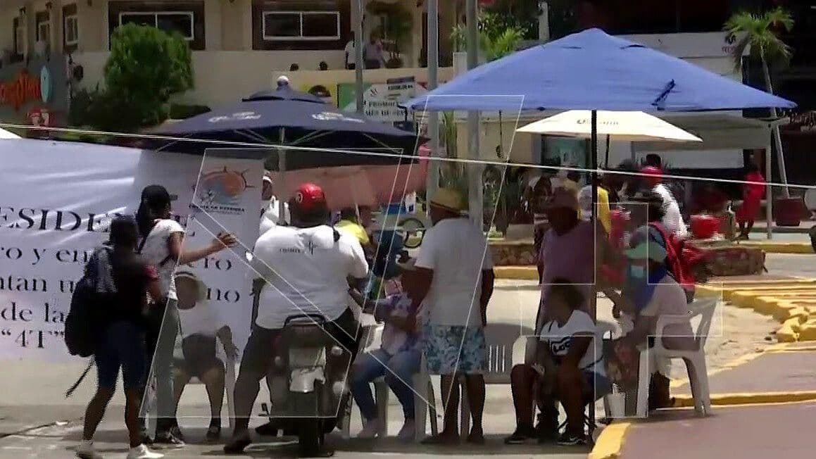 Comerciantes Toman la Costera Miguel Alemán de Acapulco