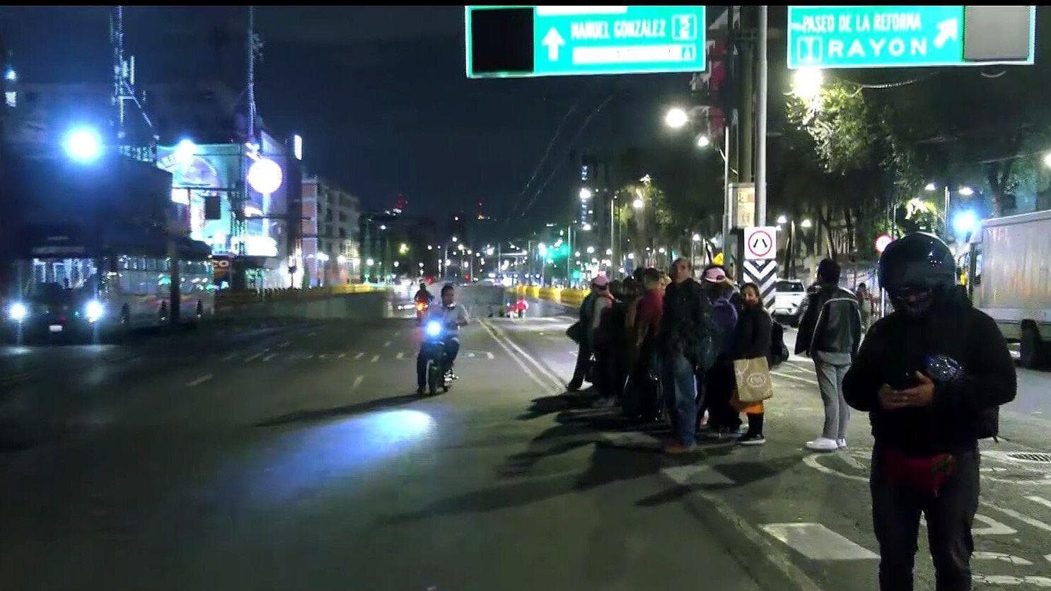 ¡Evita el Caos! Mariachis Bloquean el Eje Central Lázaro Cárdenas, CDMX