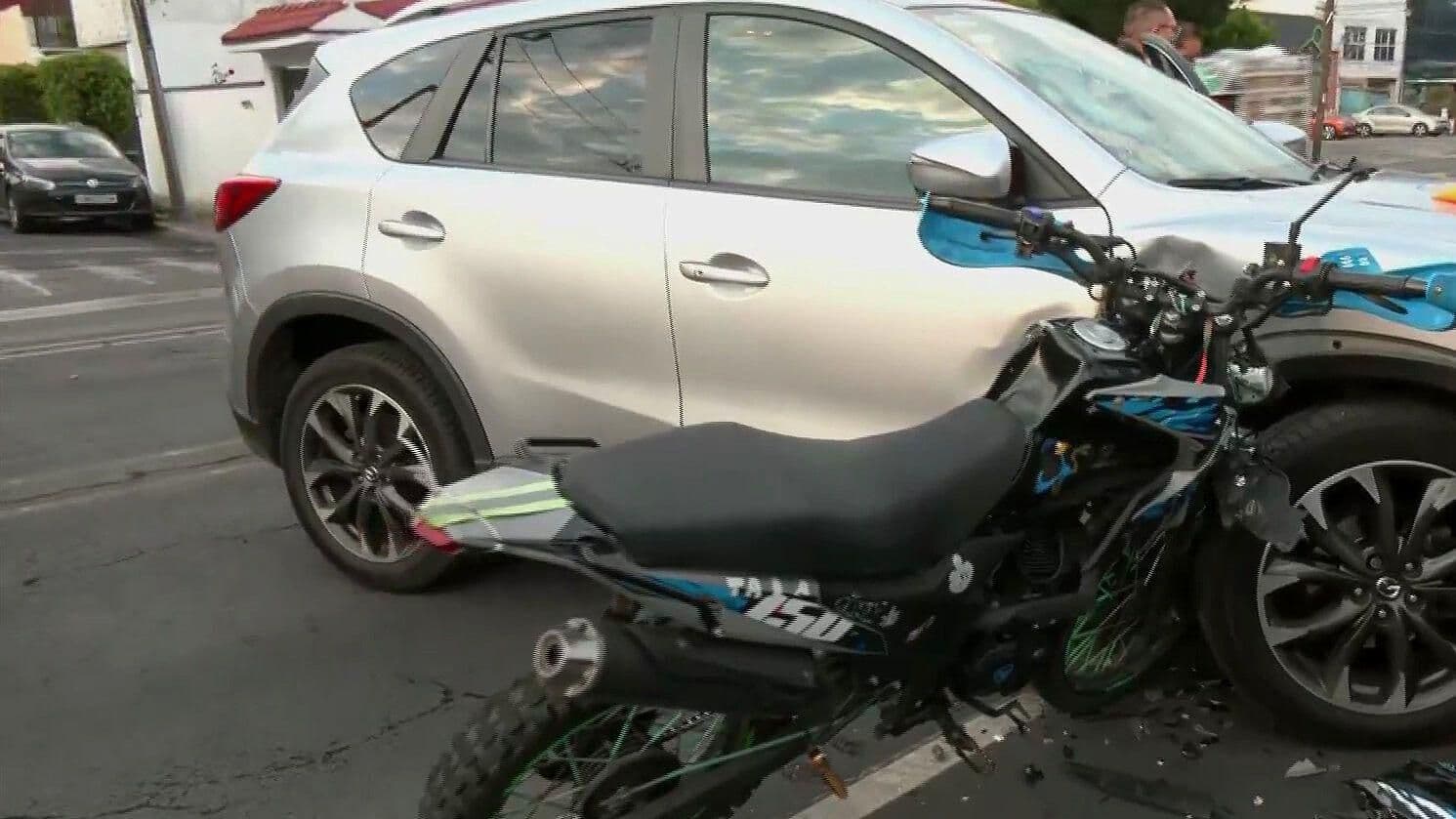 Motociclista se Impacta contra Camioneta en Avenida Montevideo, CDMX
