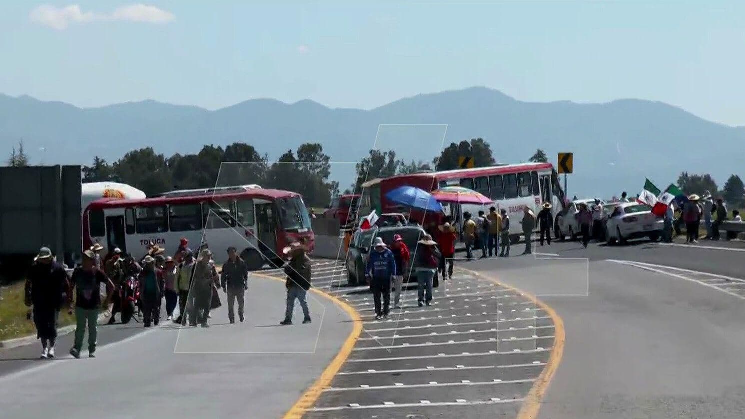 Habitantes de Temoaya Bloquean Nuevamente Autopista Atlacomulco-Toluca