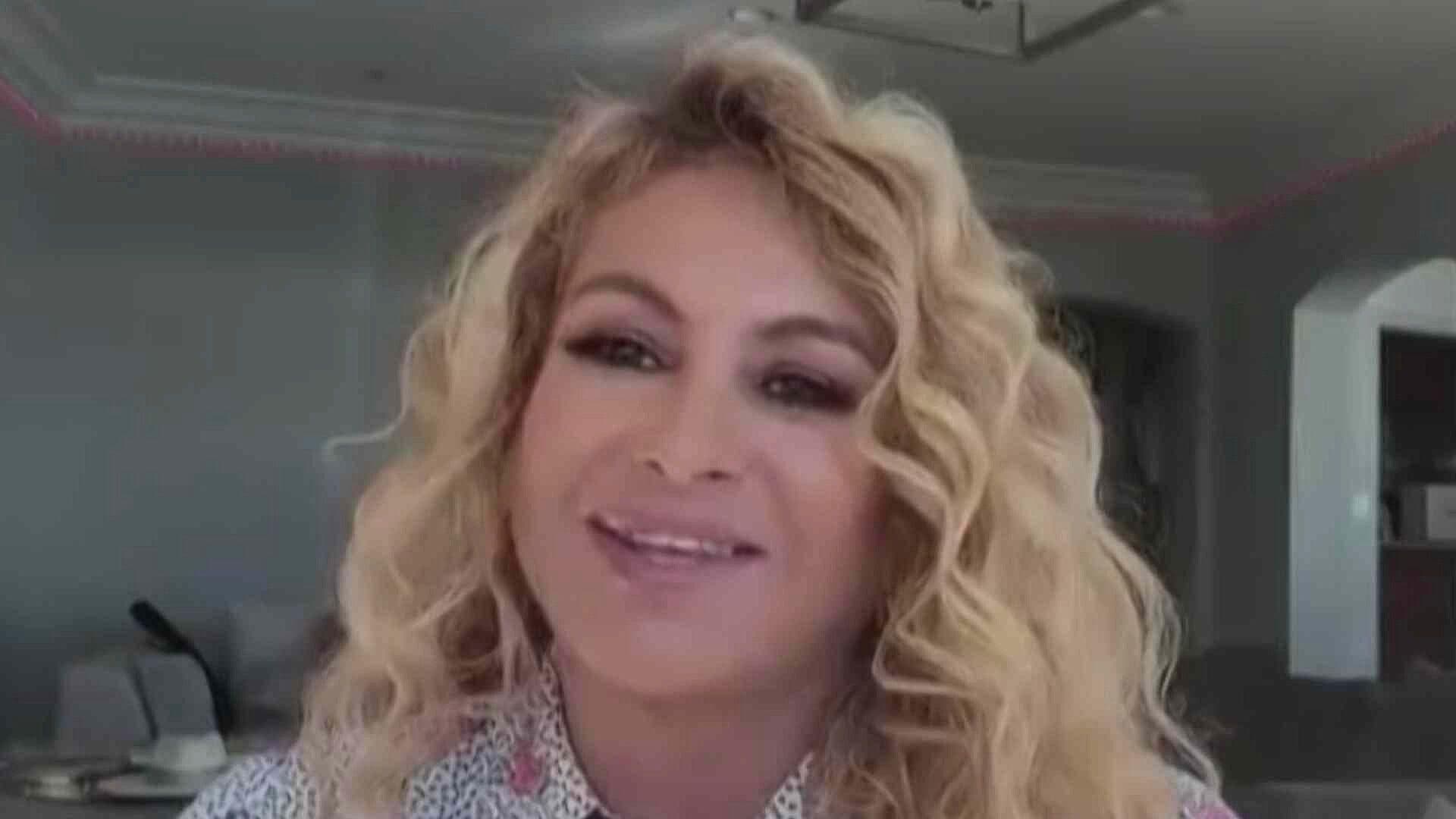 Paulina Rubio Canta para Despierta su Estreno ‘Balada Pop’; Dice que le "Sale lo Rosa en el Amor"