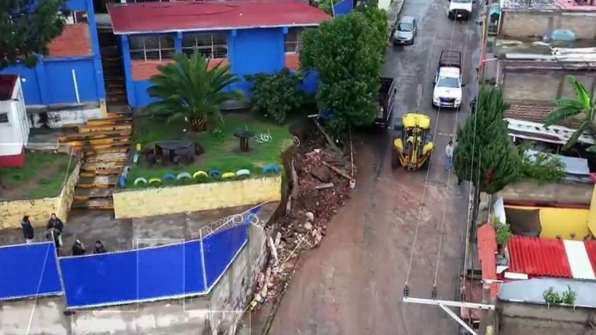 Desde el Aire: Así se Ve Colapso de una Barda en Escuela de Atizapán de Zaragoza
