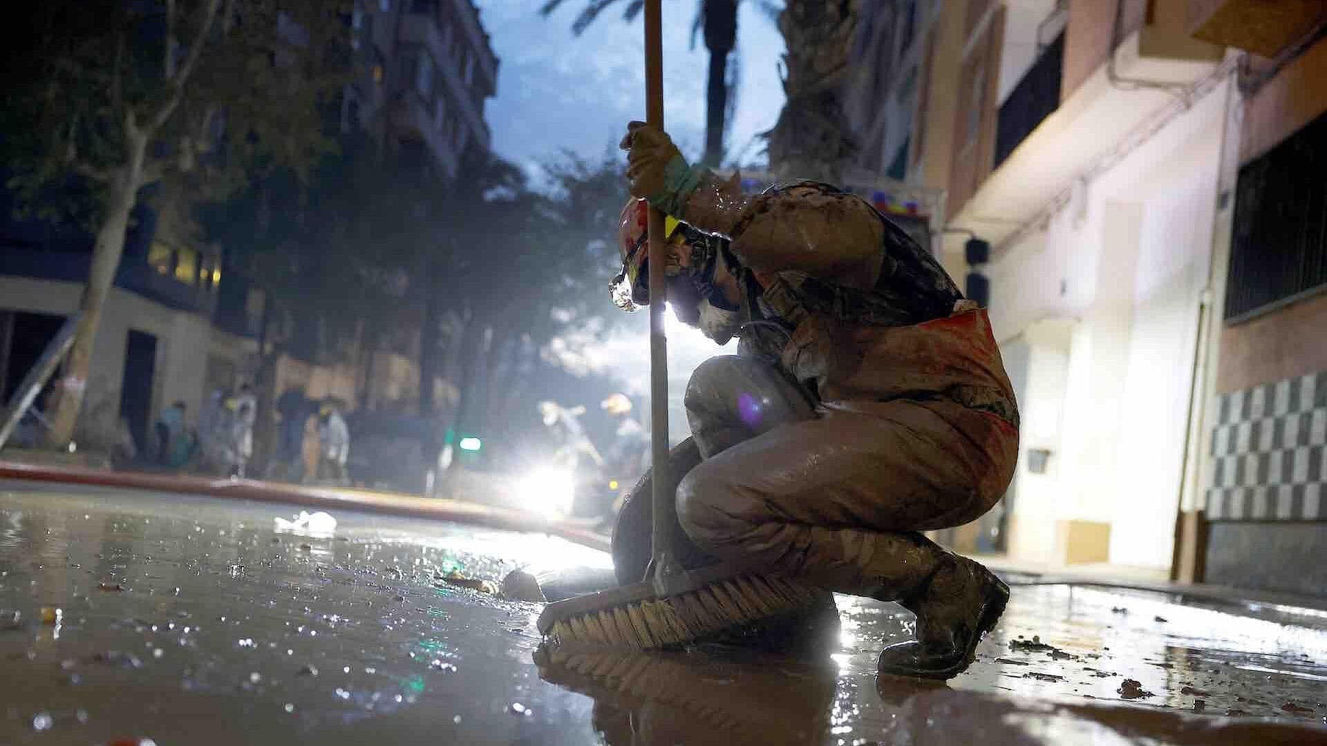 La DANA en Valencia, España, Desató una Ola de Desinformación que Aprovechó la Tragedia