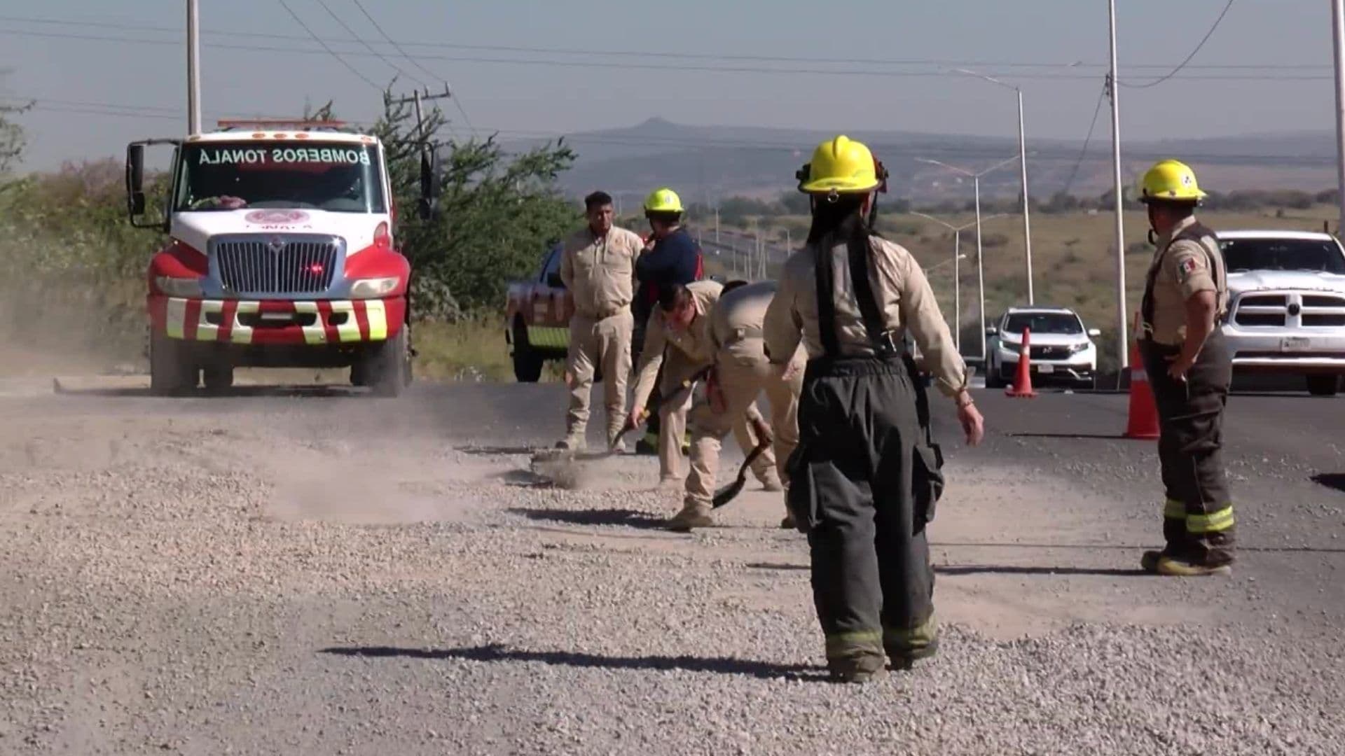 Varios Autos Afectados a Causa de Grava Suelta en el Periférico Nuevo