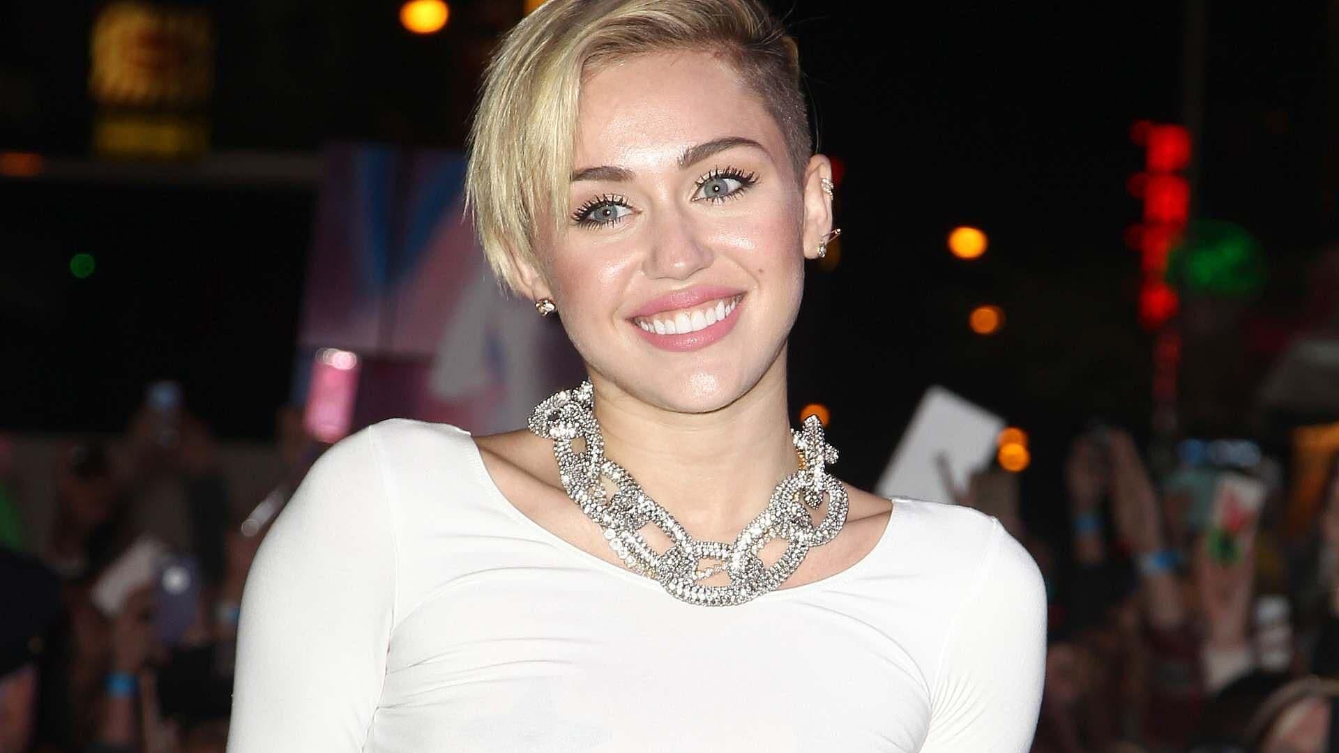 Miley Cyrus Pide Desestimar Demanda por Plagio de "Flowers"