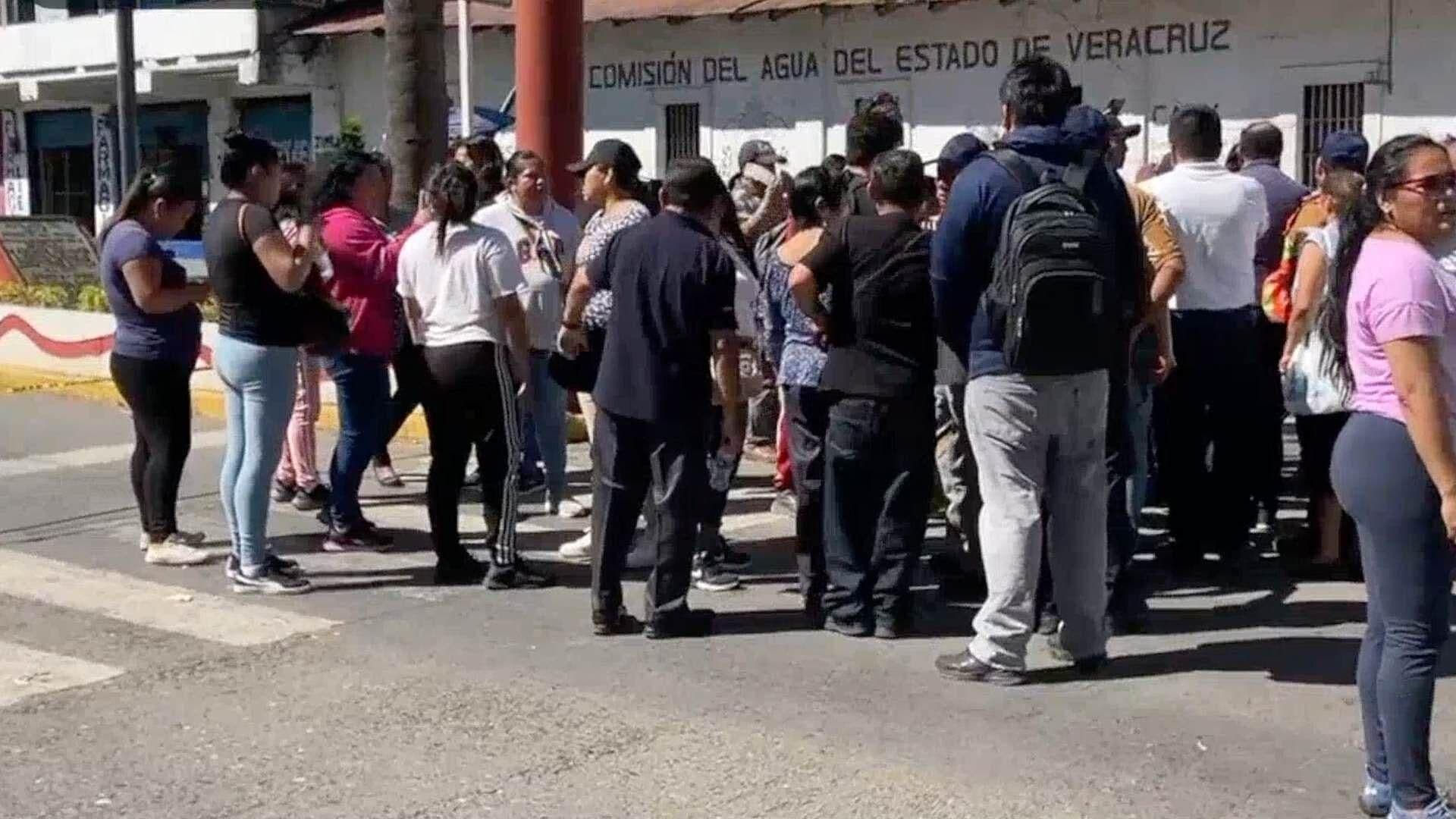 Habitantes de Tenango Bloquean Camino Nacional por Falta de Agua