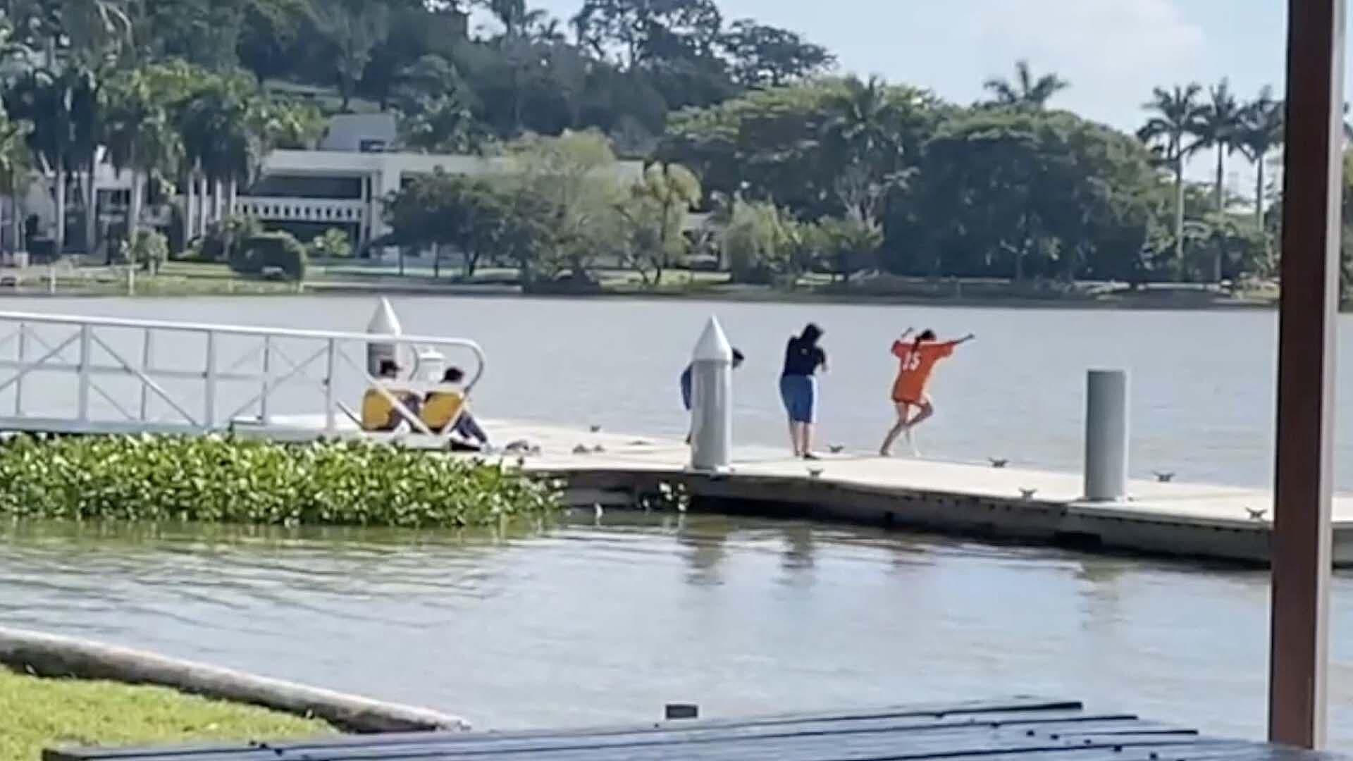 VIDEO: Jóvenes se Meten a Nadar a Laguna del Chairel Pese a Presencia de Cocodrilos