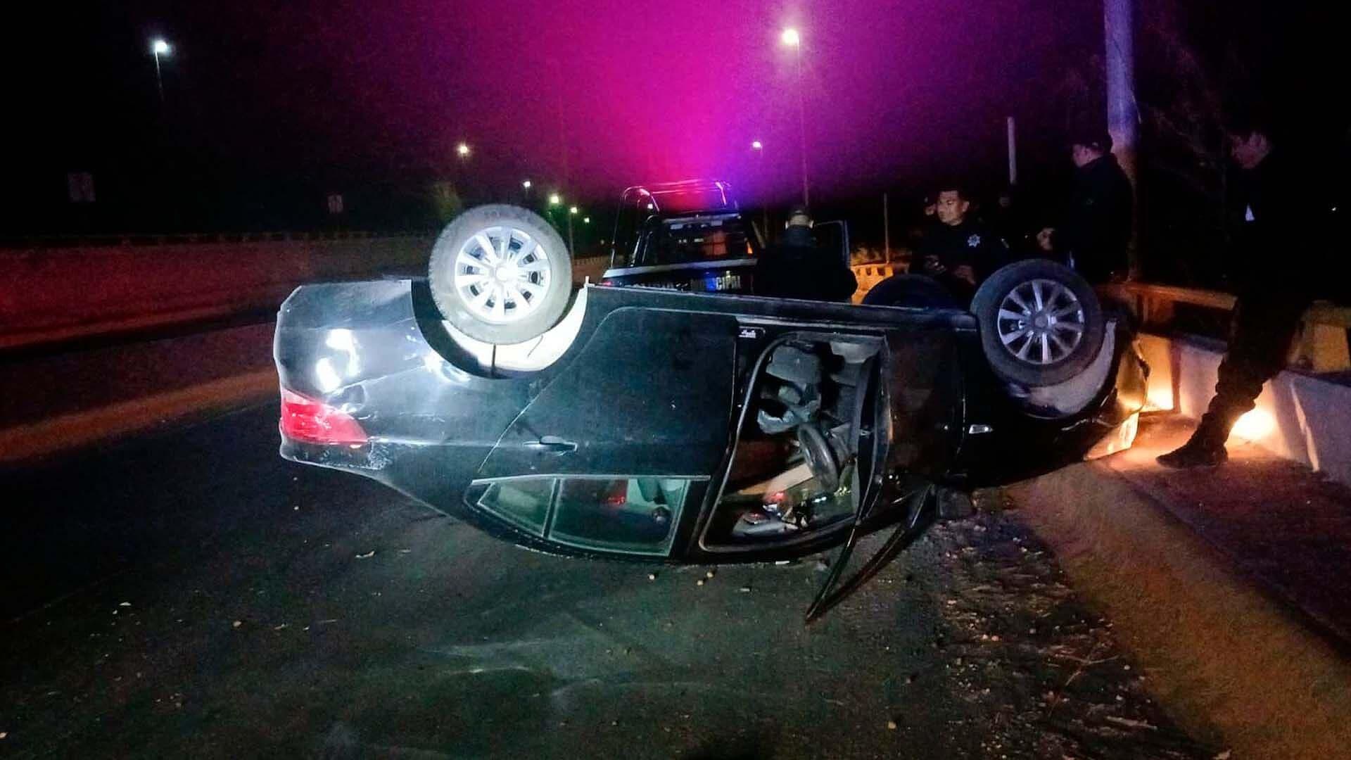 Huye Después de Volcar su Vehículo en Carretera Gómez Palacio-Cuencamé