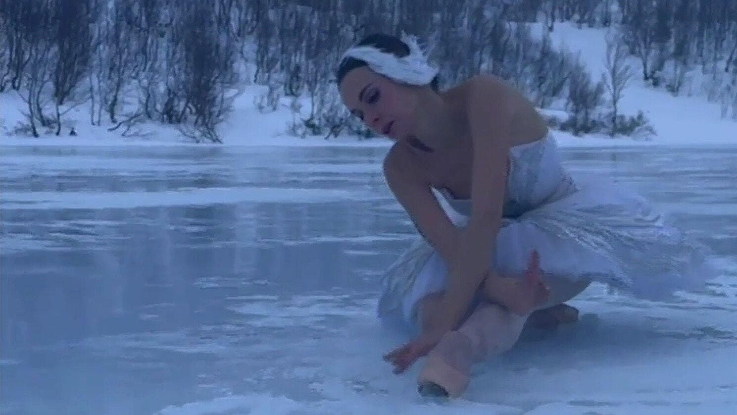 Bailarina Cautiva en Lago Congelado de San Petersburgo