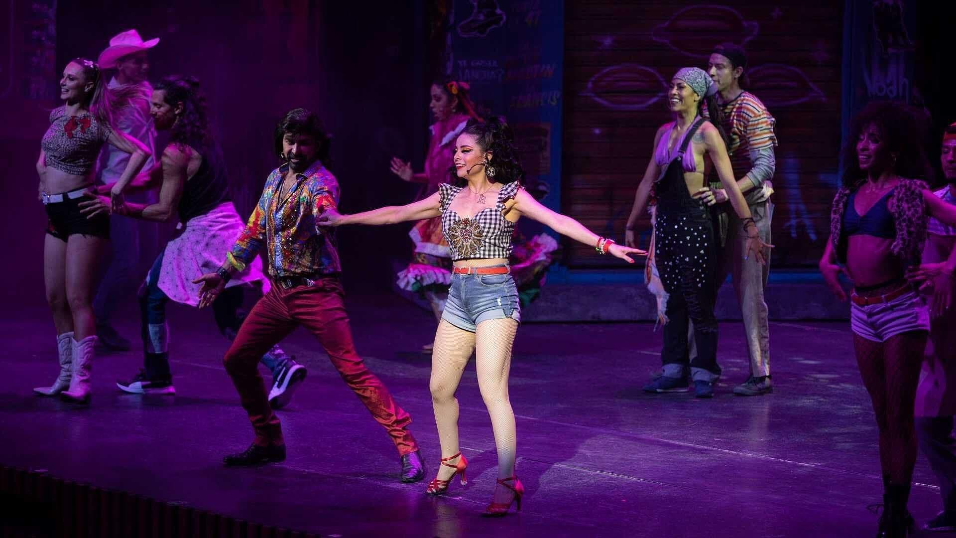 Video | Violeta Isfel Cae del Escenario; Se le Terminó el Piso