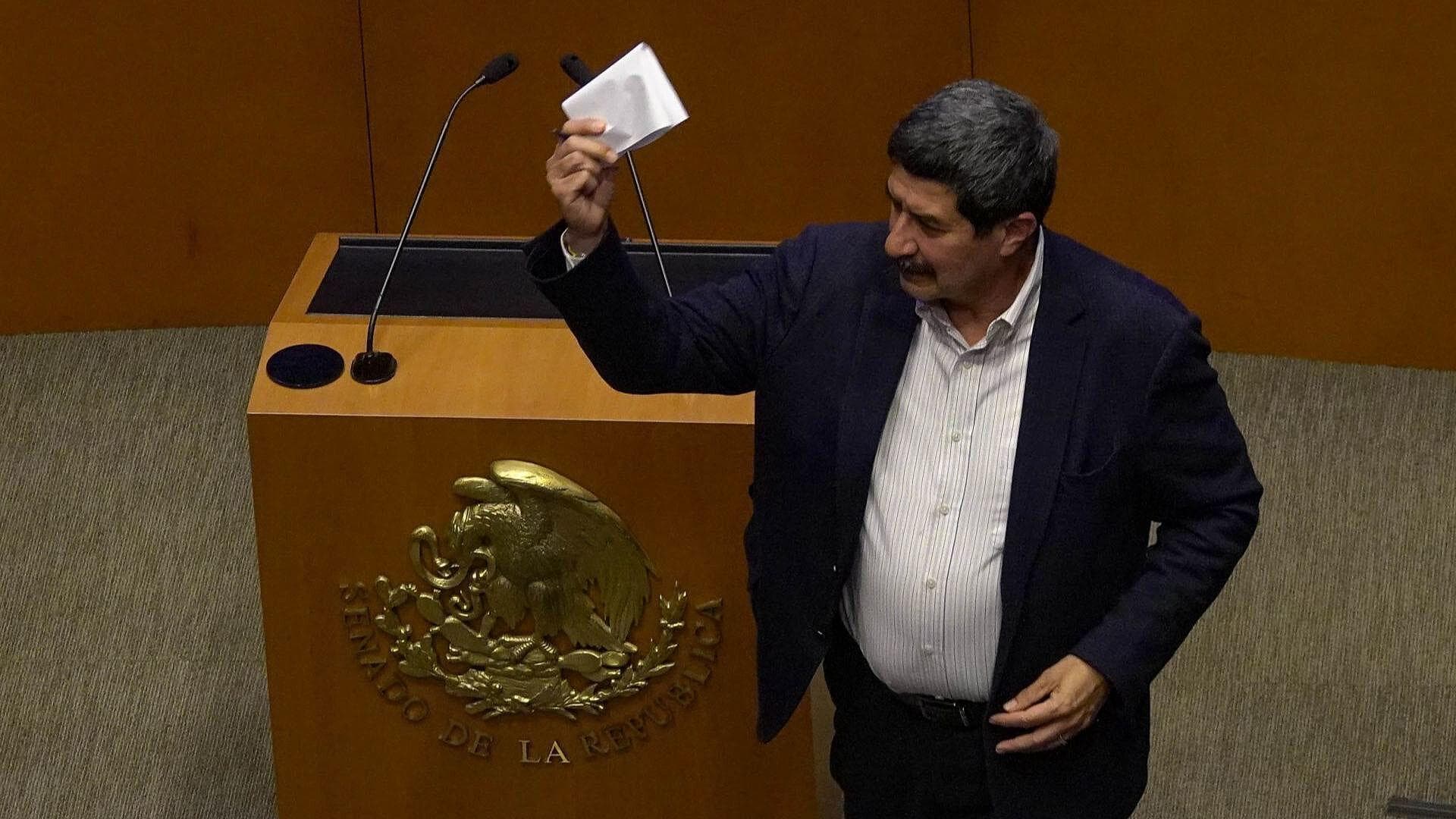 Javier Corral Defiende su Voto Contra Reforma que Elimina Órganos Autónomos