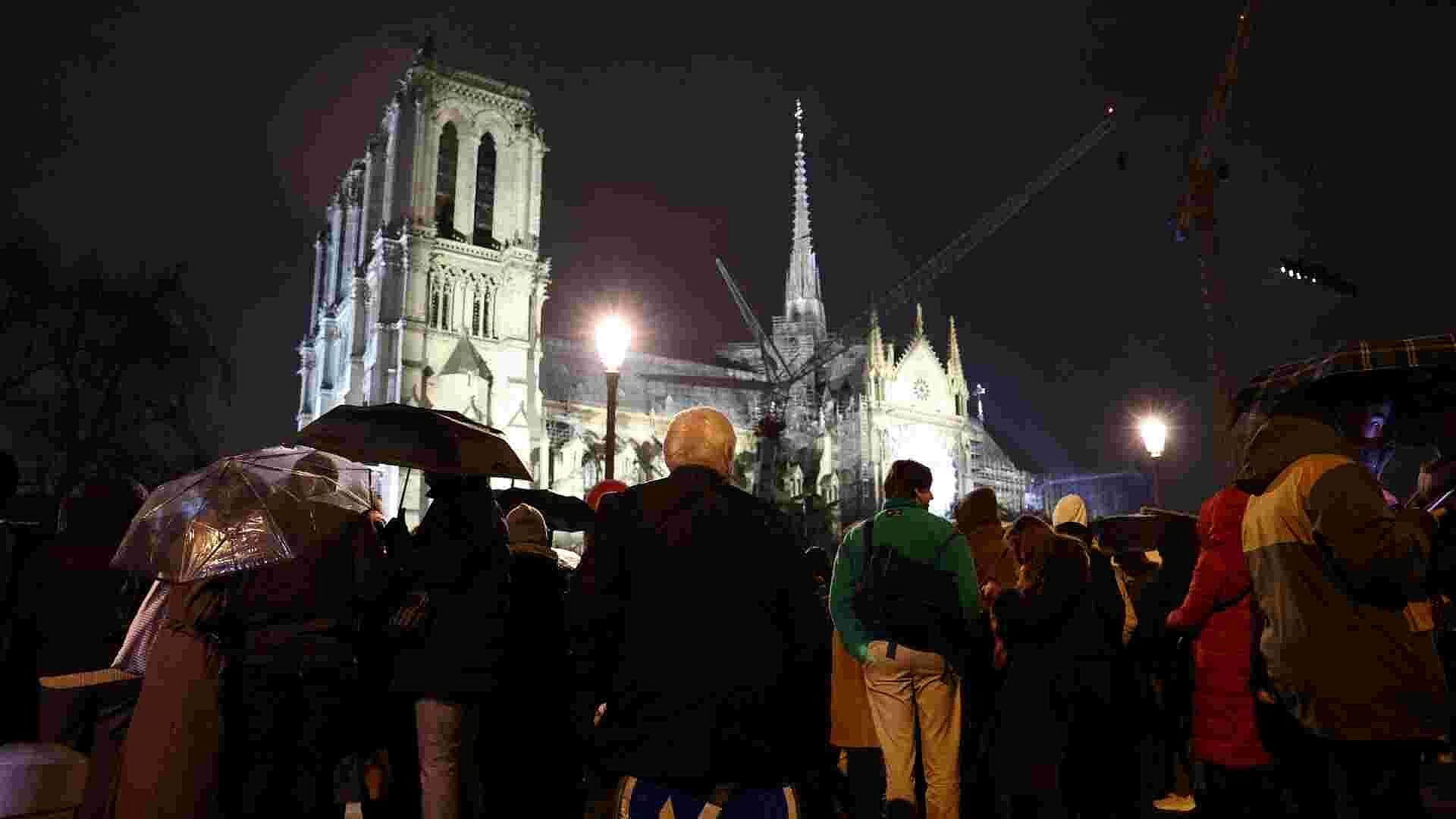 Vuelven a Sonar las Campanas de la Catedral de Notre Dame de París, Francia