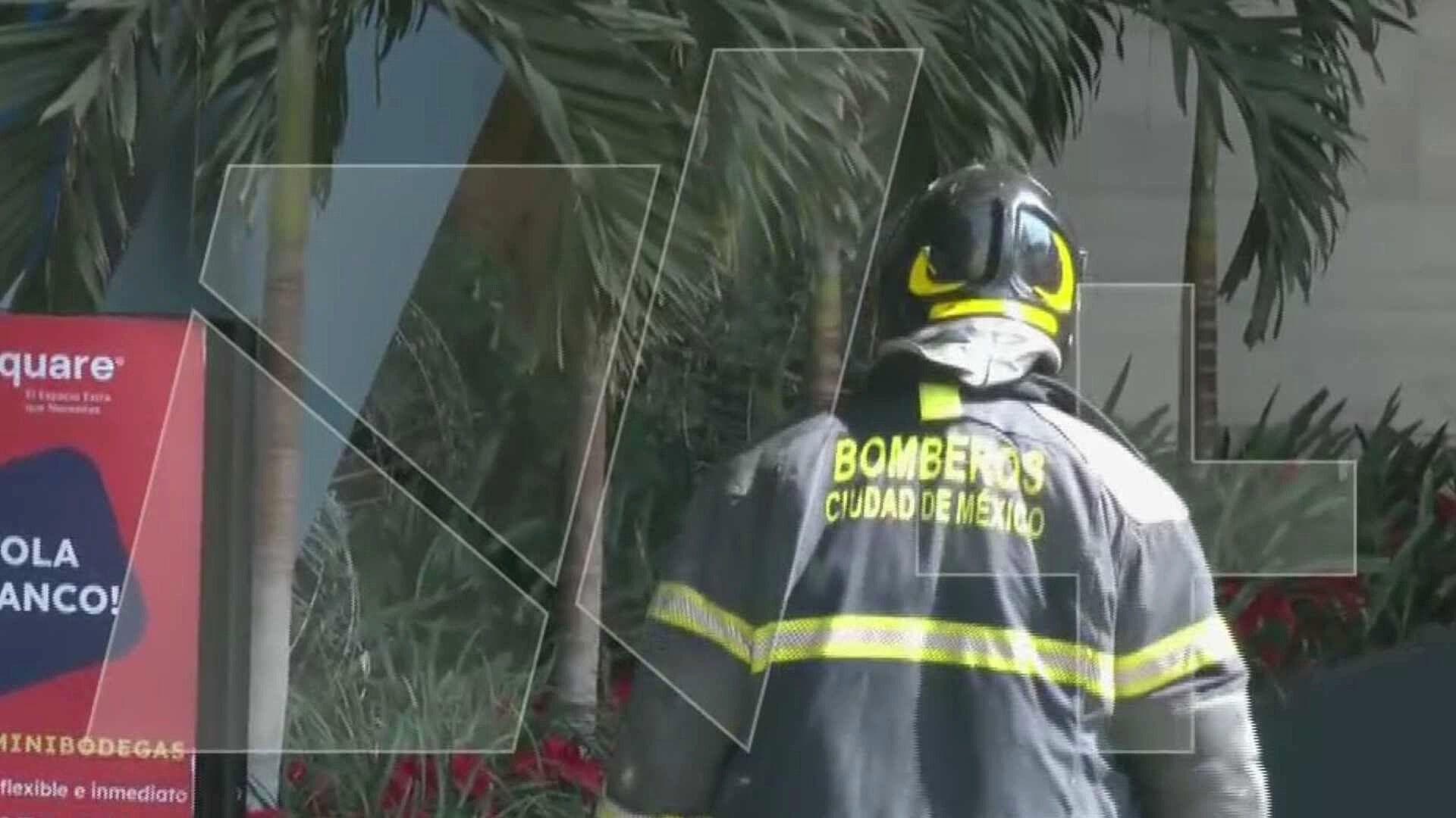 Bomberos Laboran en Incendio en Restaurante de Plaza Miyana en Polanco, CDMX