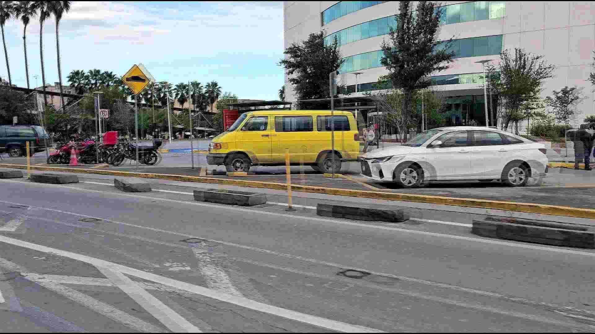Peligrosos y en Mal Estado Delimitadores de Carriles de Aramberri