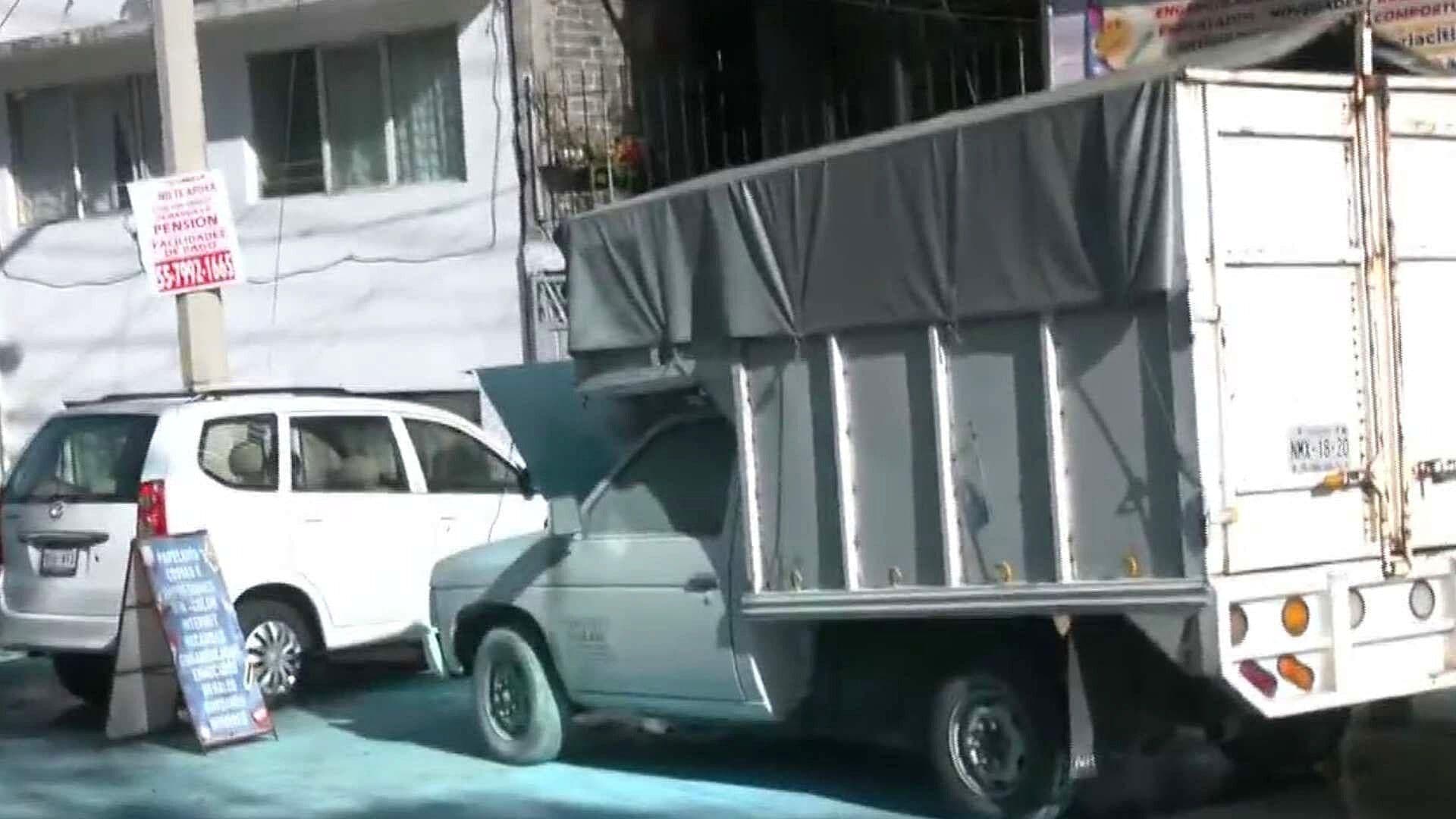 Vecinos Controlan Incendio de Camioneta en Santa Úrsula, CDMX