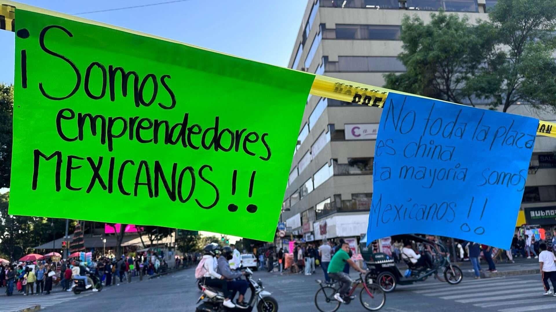 Comerciantes y Locatarios de Plaza Izazaga 89 Protestan para que Se les Permita Vender en sus Locales