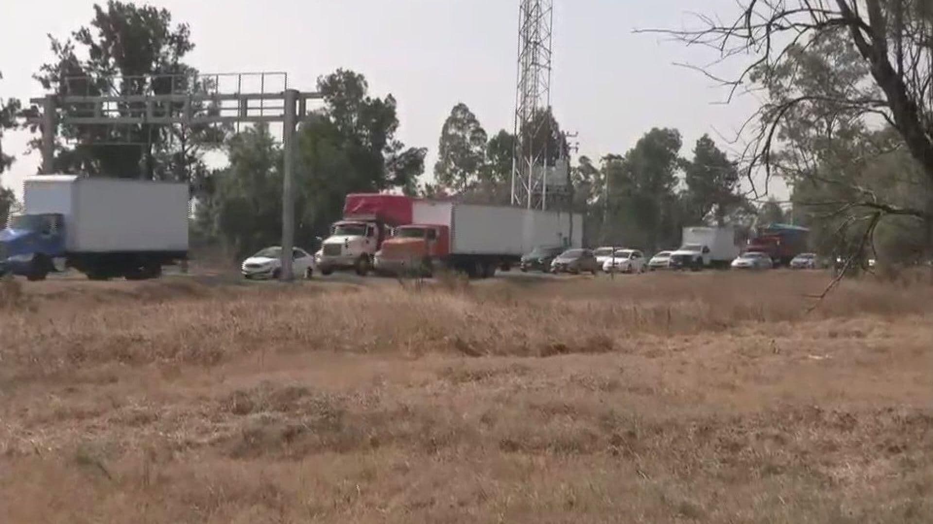 Trabajadores Protestan en la Autopista Peñón-Texcoco; Alternativas Viales