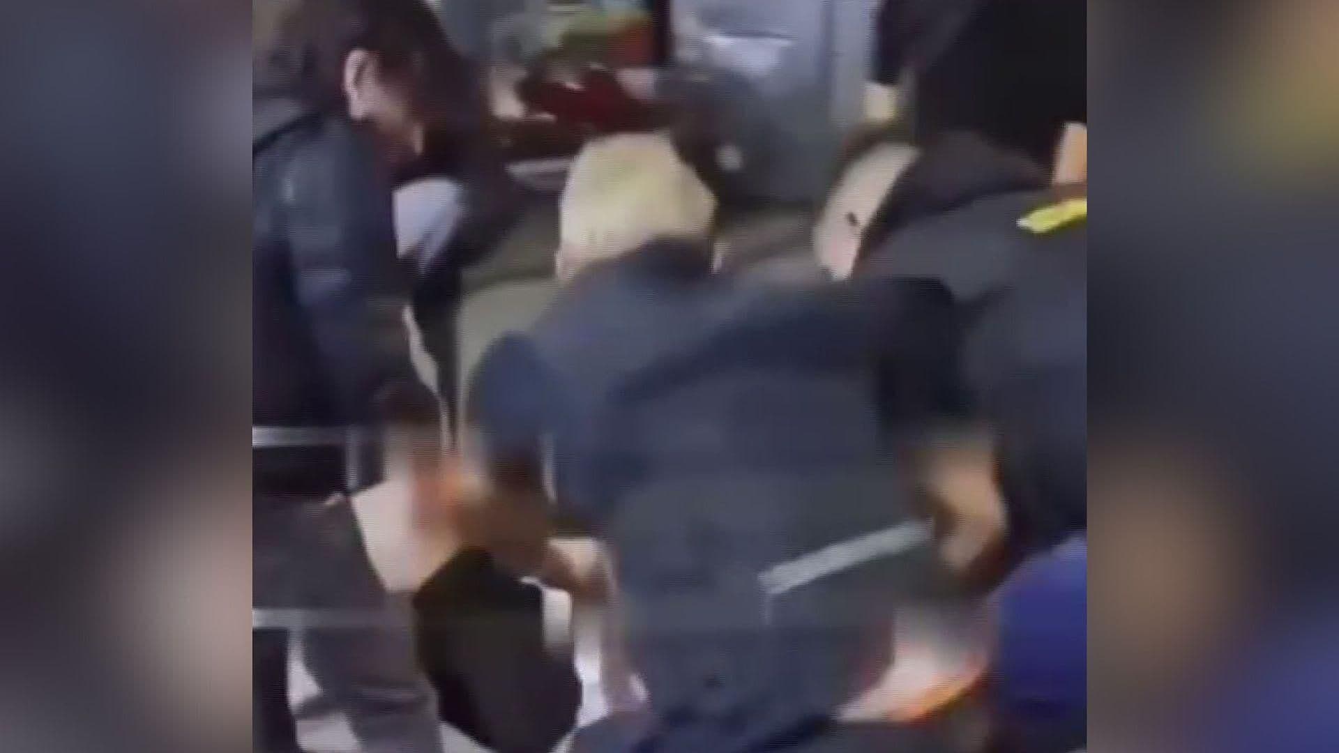 VIDEO: Guardias del Bar ‘Mr. Bunny’ en la Zona Rosa, Sacaron y Agredieron a un Hombre