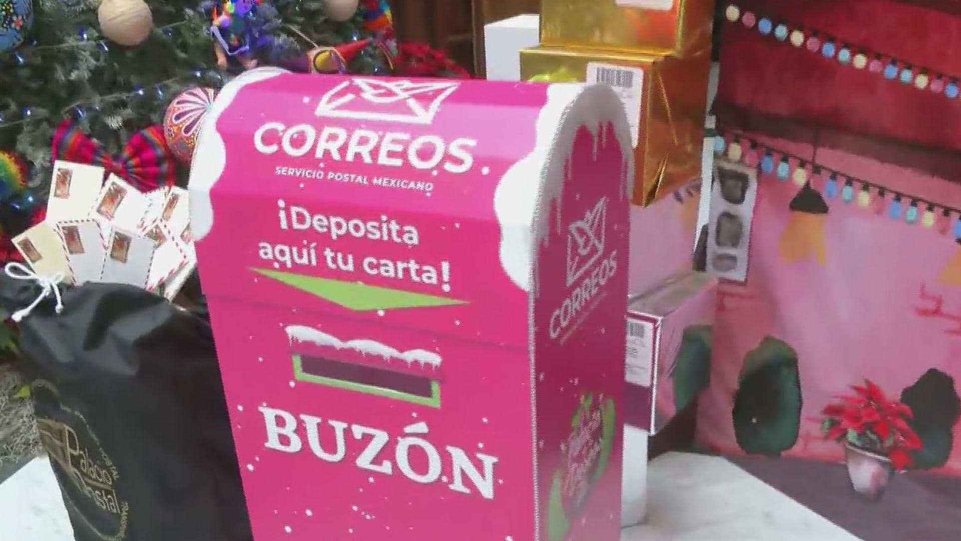 Niños Mandan Últimas Cartas a Santa Claus en Palacio Postal