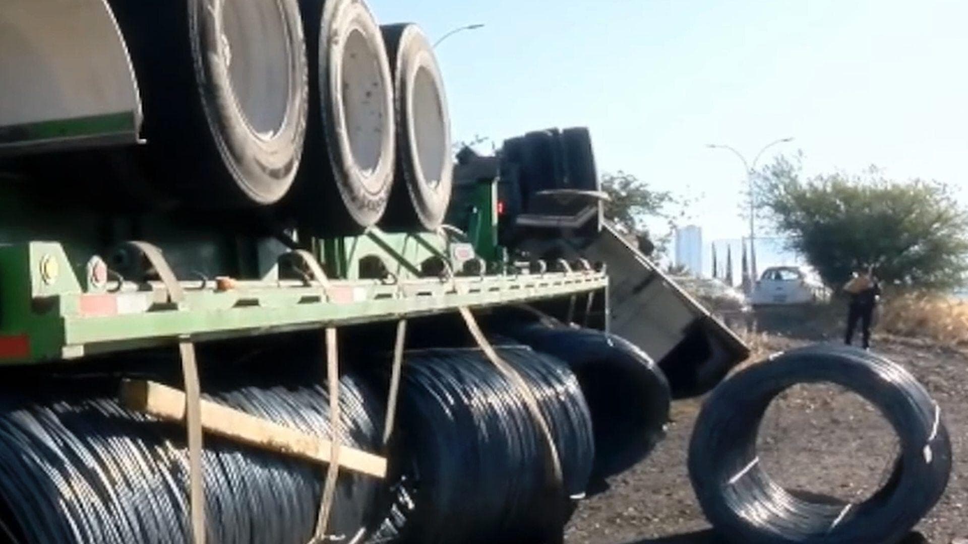 Tráiler se Queda Sin Frenos en Plena Bajada y Vuelva en el Bulevar Morelos