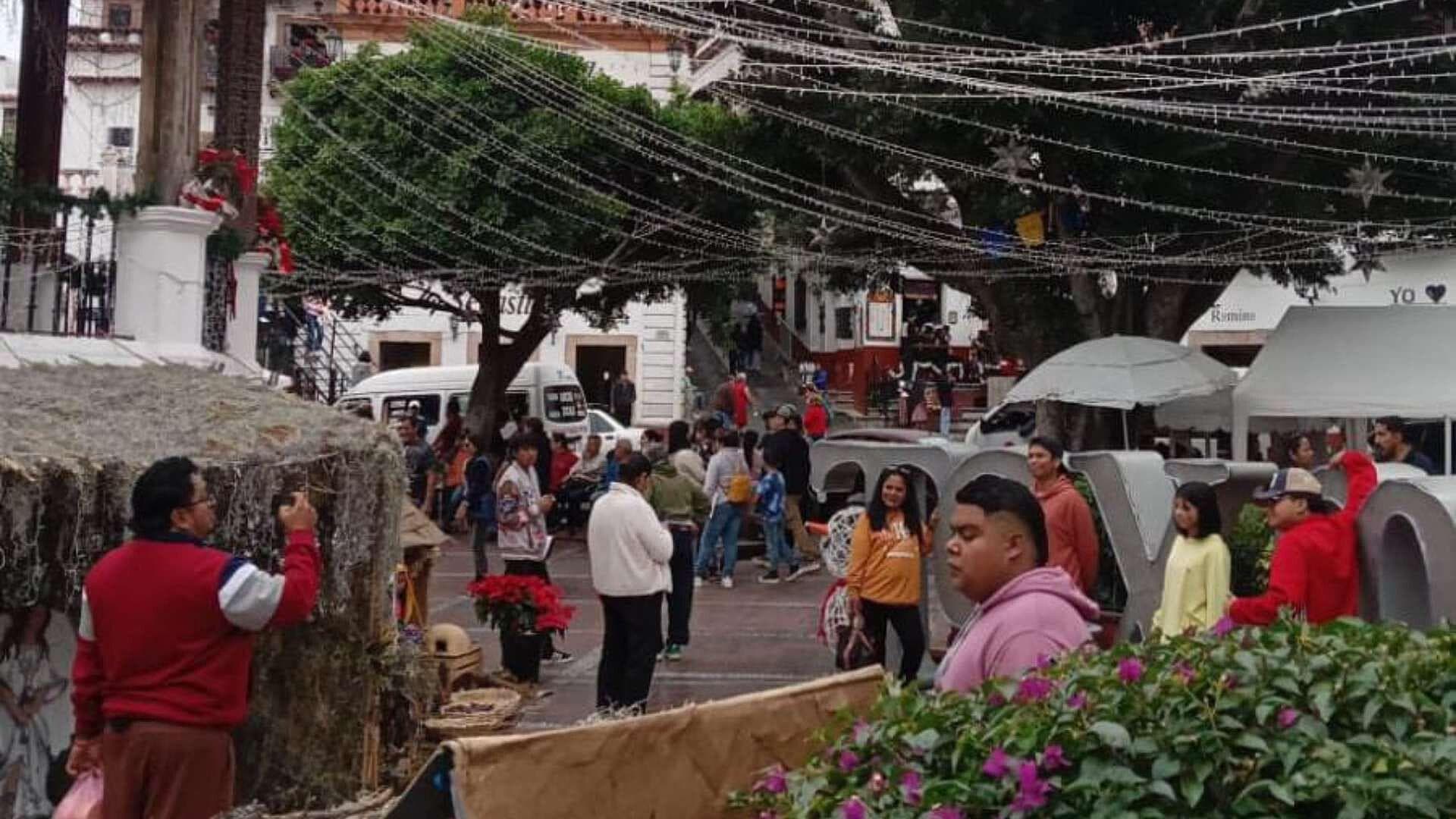 Falta de Dinero por Huracán 'John' Apagan Espíritu Navideño en Acapulqueños
