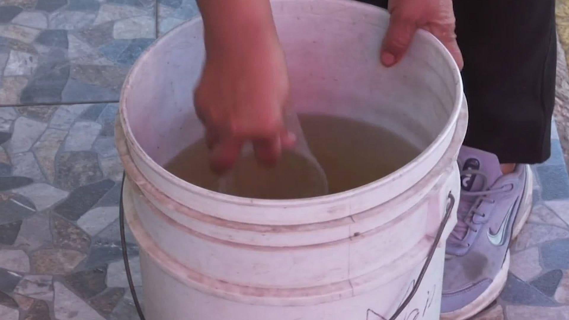 Vecinos de Santiago Zapotitlán en Tláhuac Denuncian que Reciben Agua Contaminada