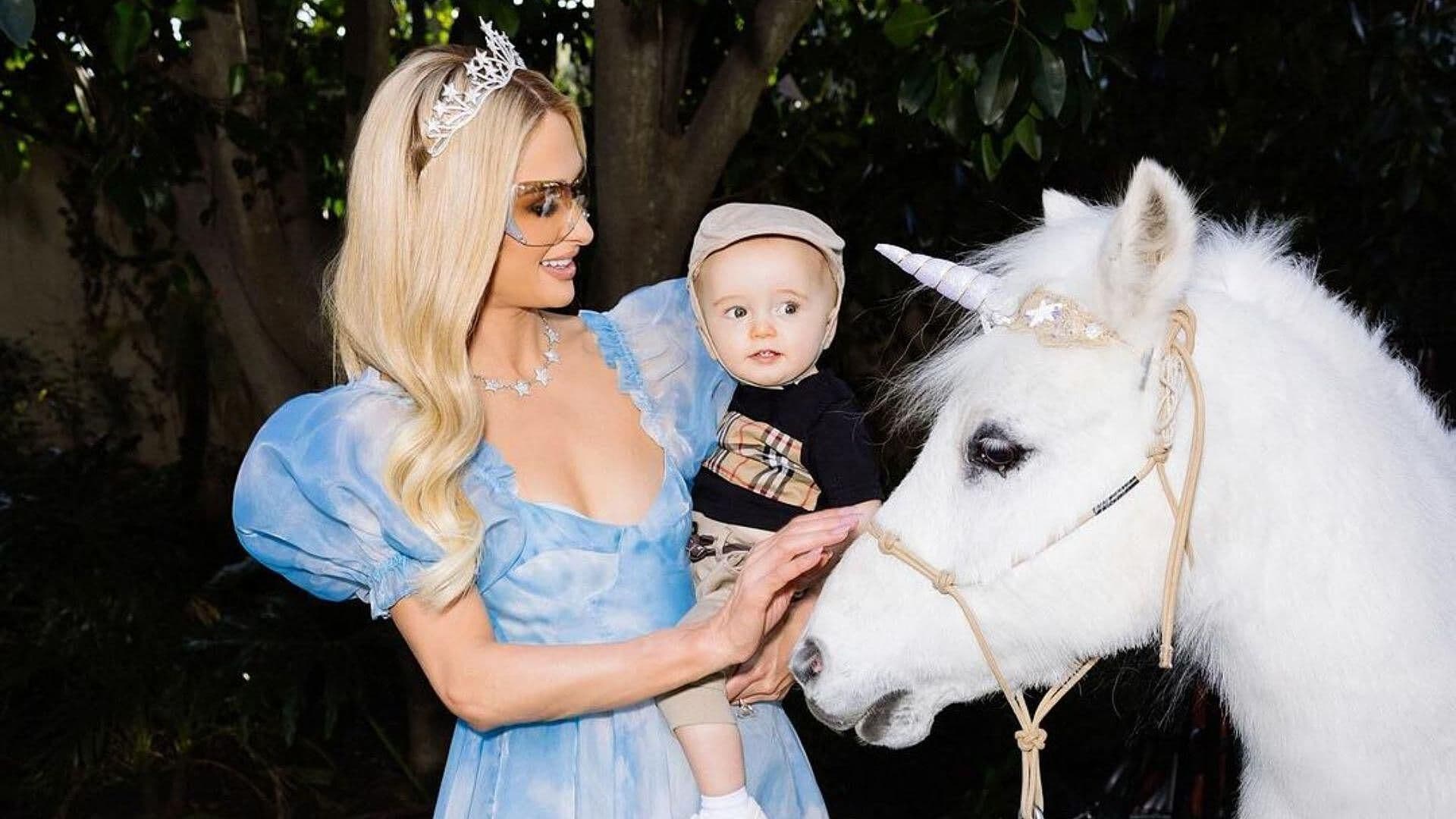 Paris Hilton Celebra el Primer Año de su Hijo Phoenix