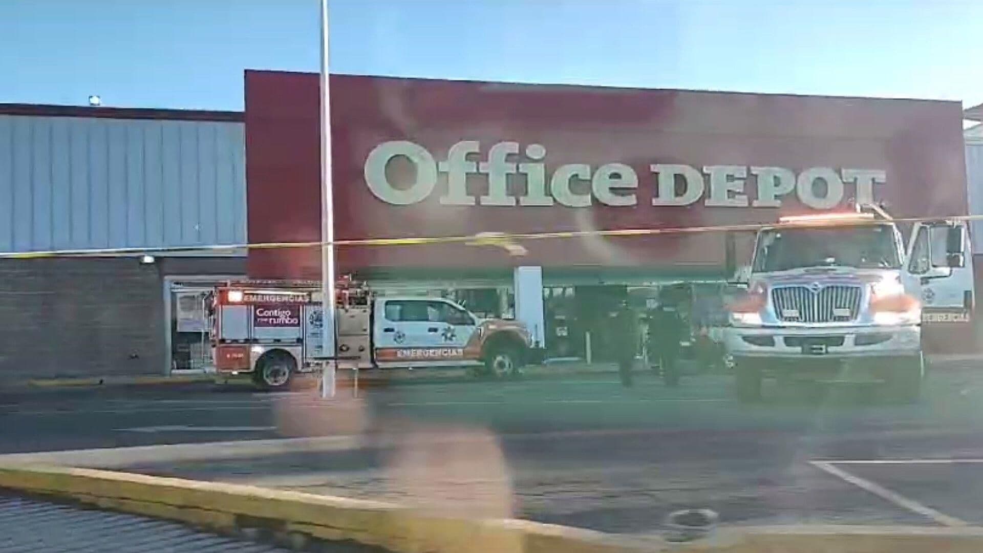 Rescatan a Mascotas de Tienda por Incendio en La Noria