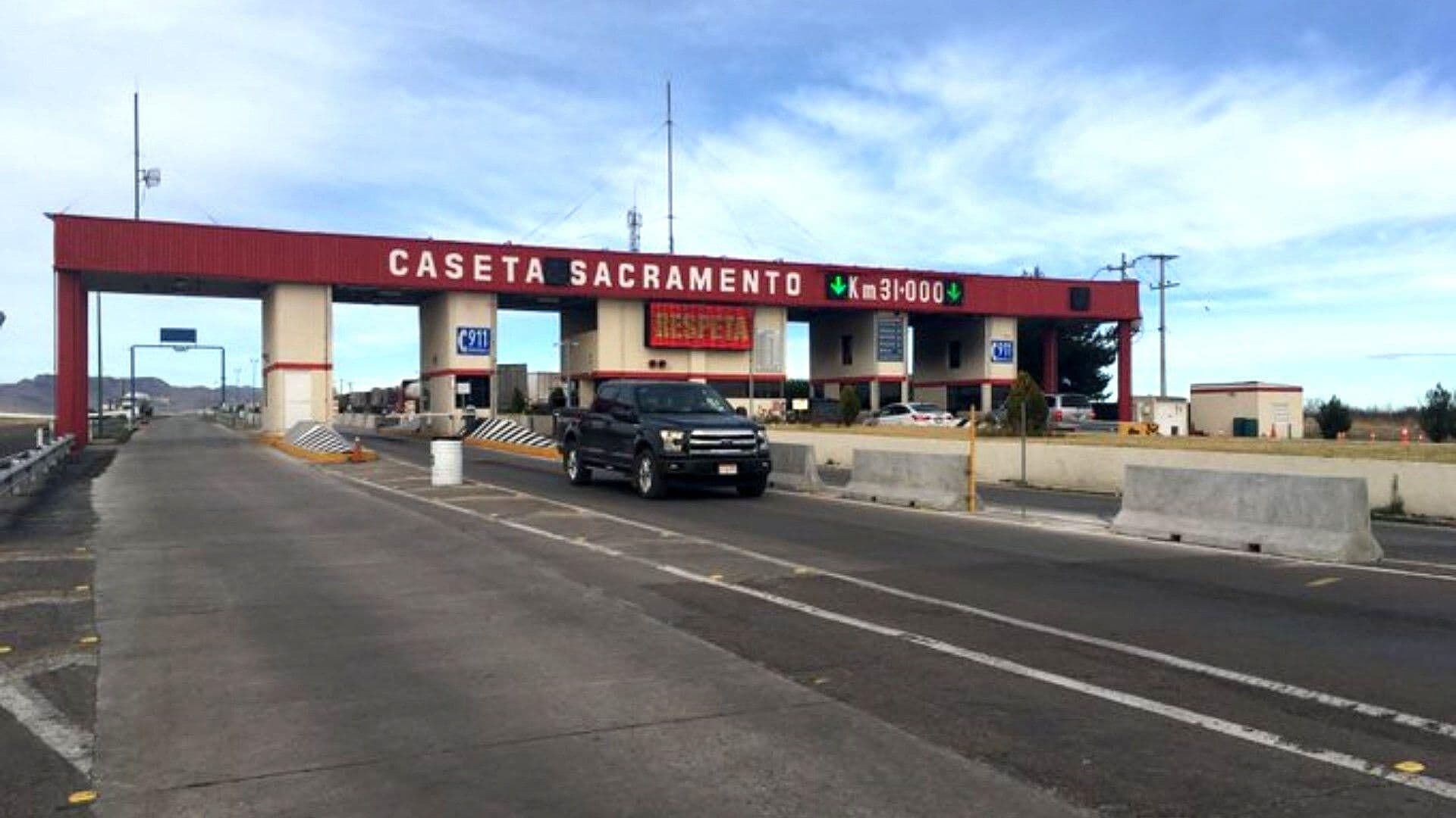 Transportistas Bloquean Caseta de Sacramento por Asesinato de Conductor