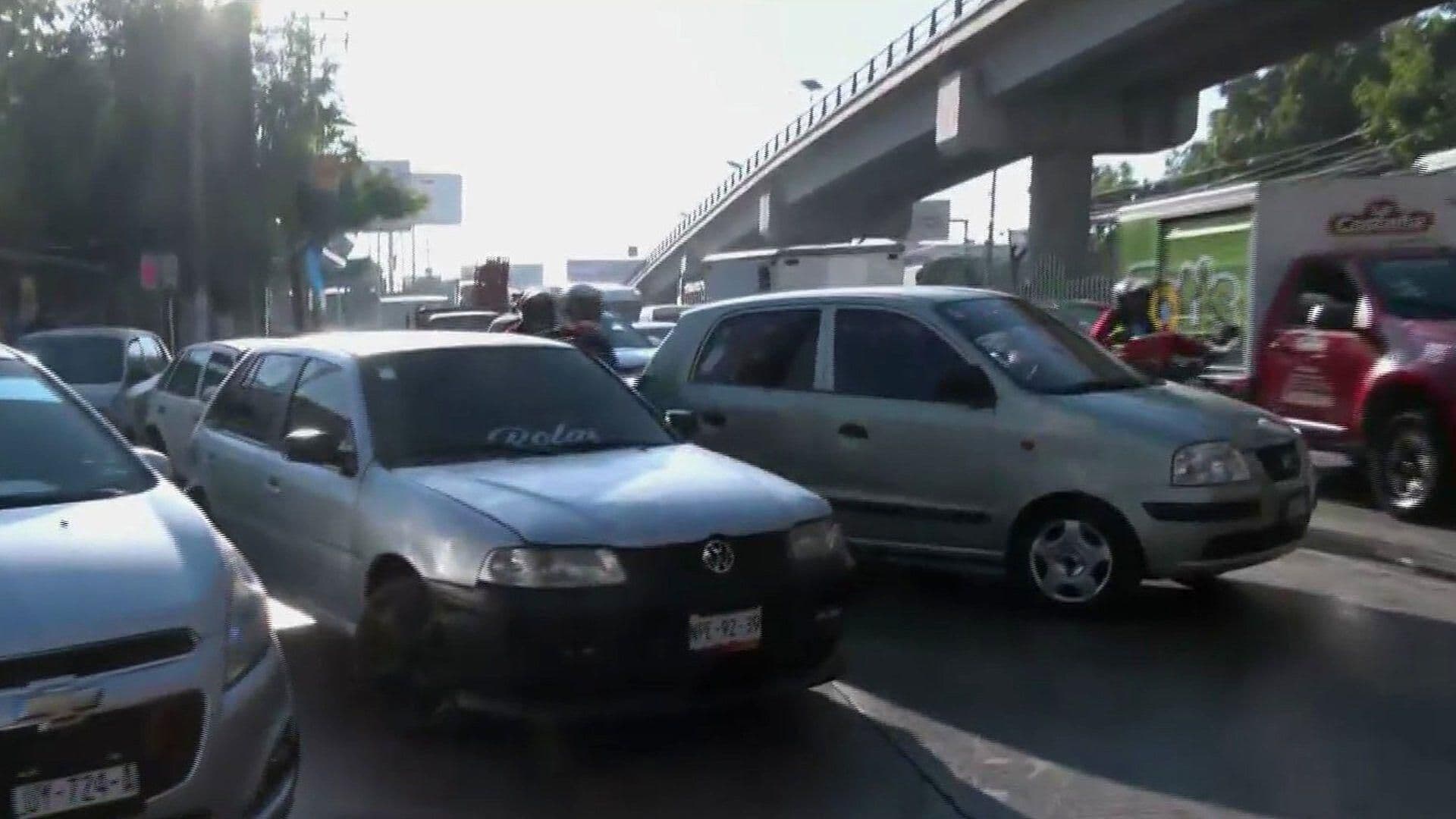 Taxistas Bloquean la Vía José López Portillo, en Ecatepec