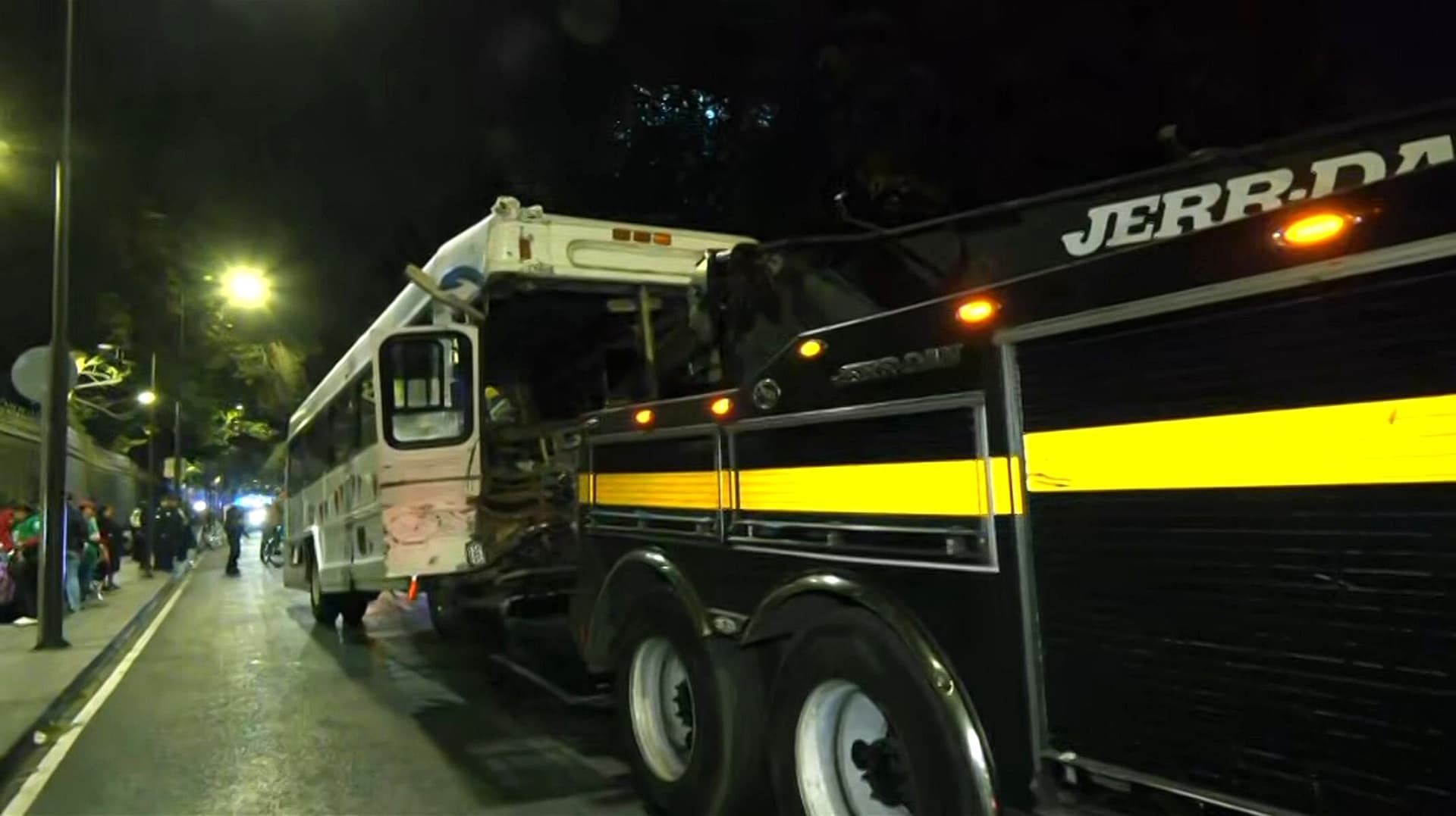 Accidente en Constituyentes, CDMX, Deja a 10 Peregrinos Heridos