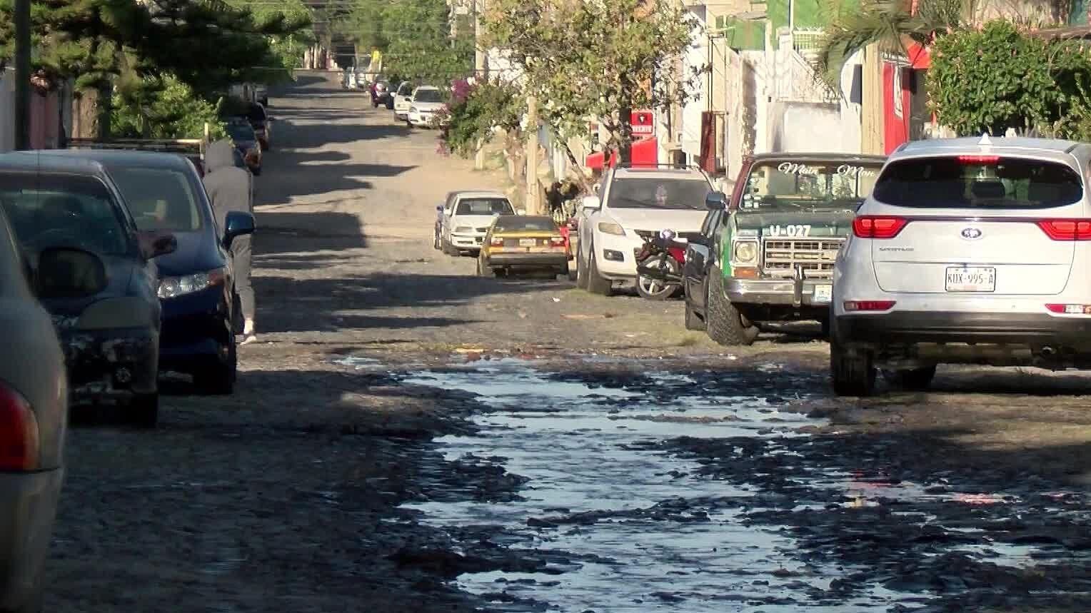 Habitantes de Las Huertas, en Tlaquepaque, Viven entre la Suciedad por Fuga de Aguas Negras