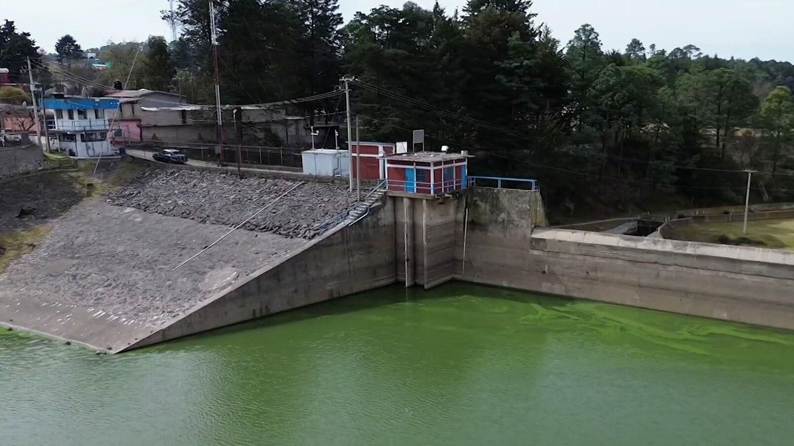 Danielle Dithurbide Recorre Villa Victoria, Presa con Sequía Histórica