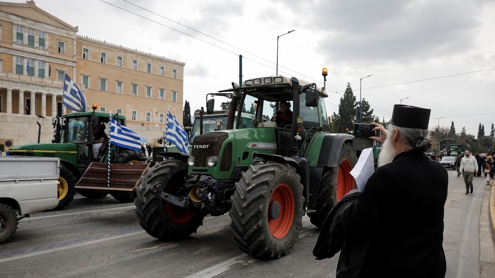 Agricultores Se Pronuncian Frente al Parlamento en Atenas, Grecia