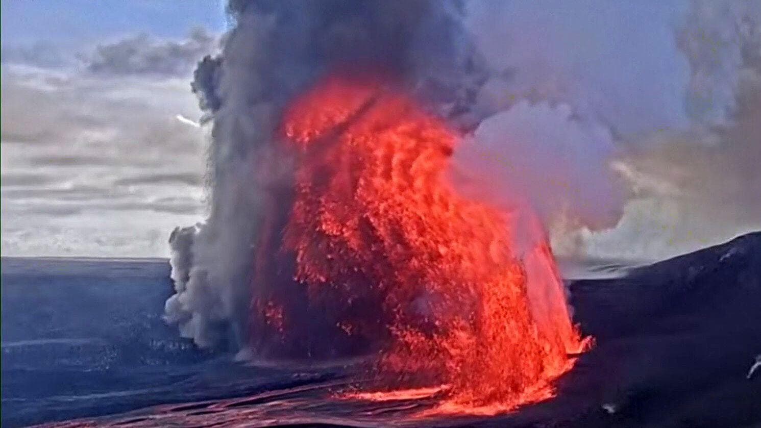 Volcán Kilauea en Hawái: Fuente de Lava de 30 Metros Mantiene Alerta a Autoridades